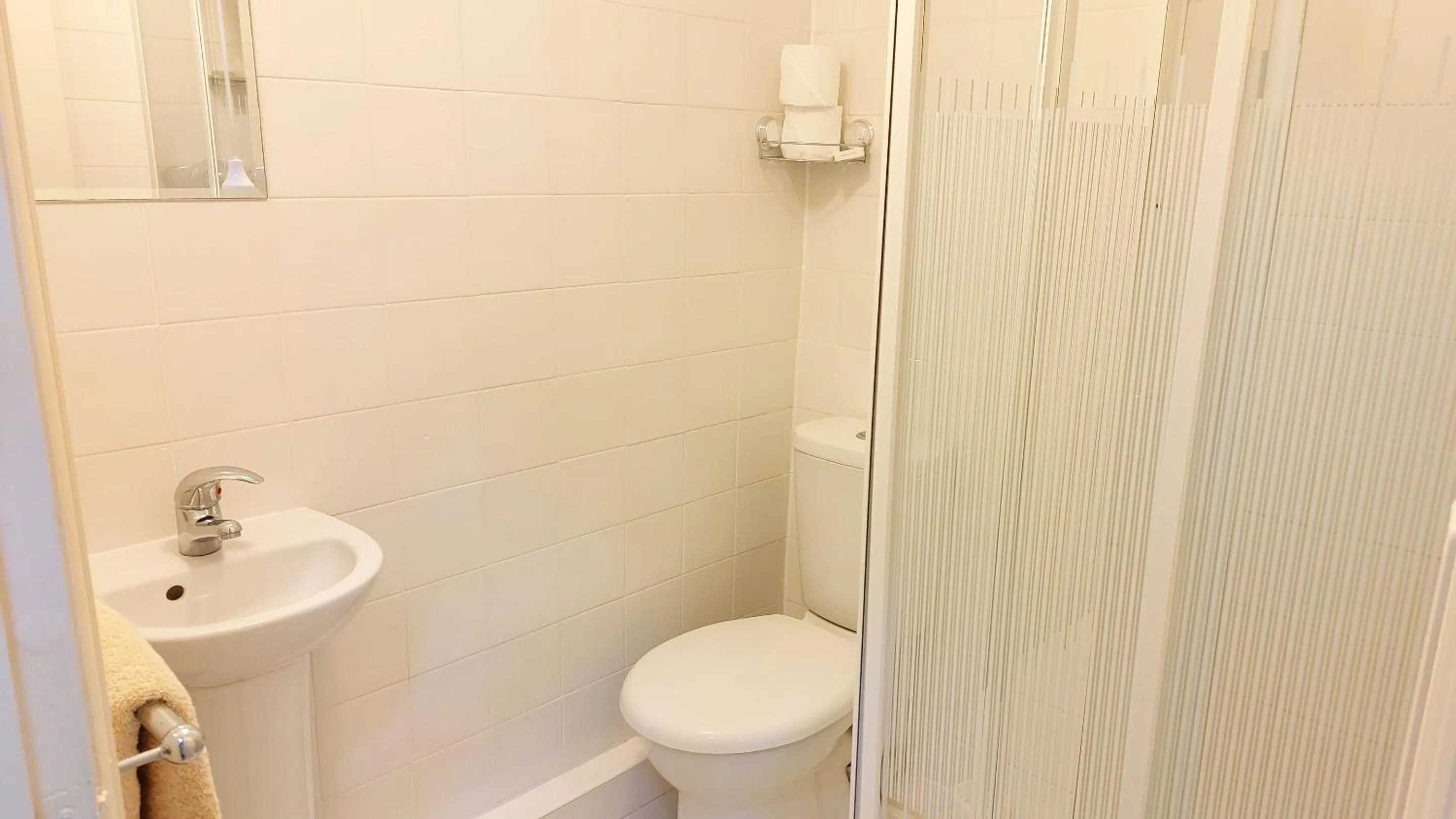 Bathroom in Southcliff Guest House