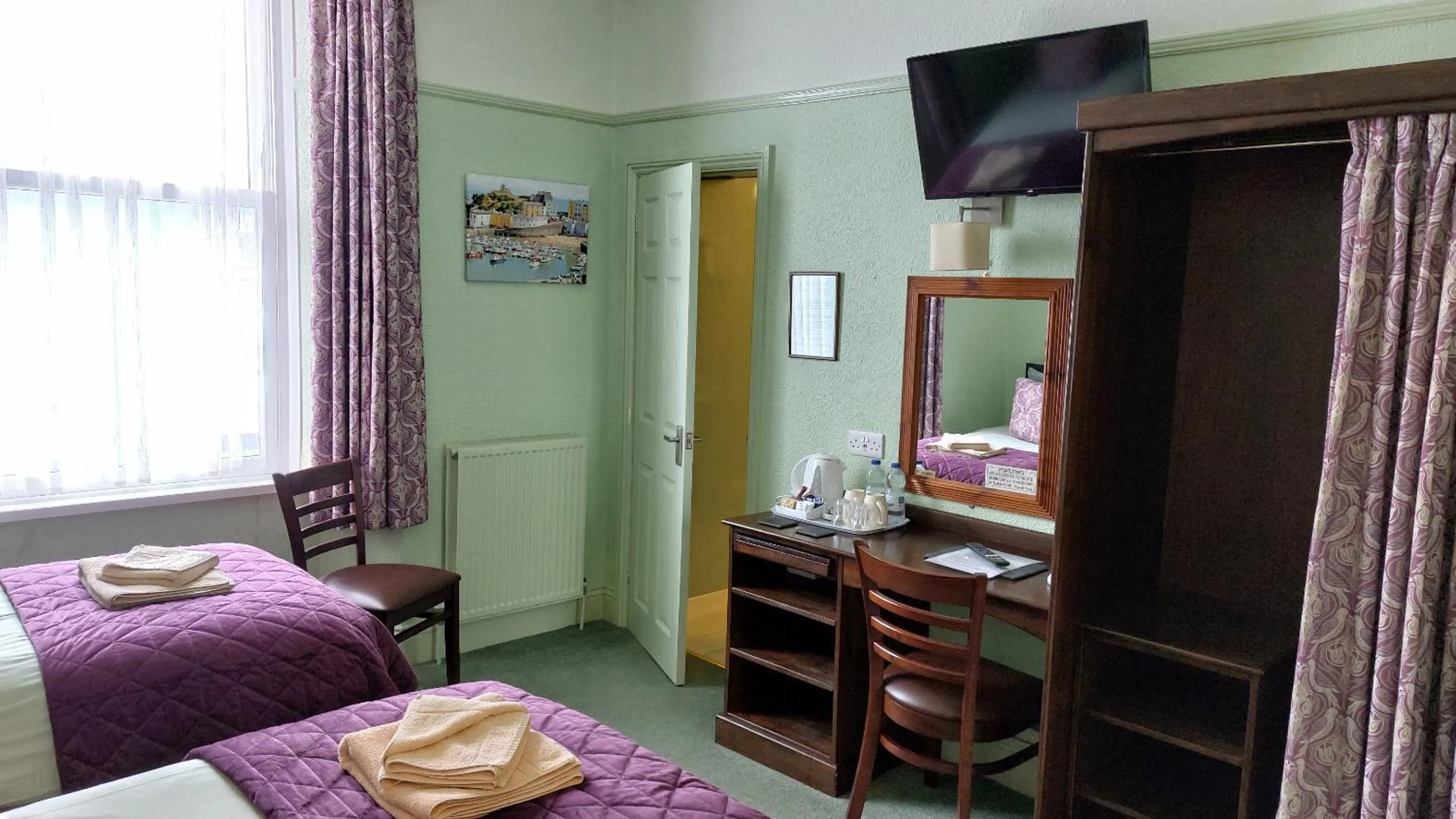 Bedroom, Bed in Southcliff Guest House