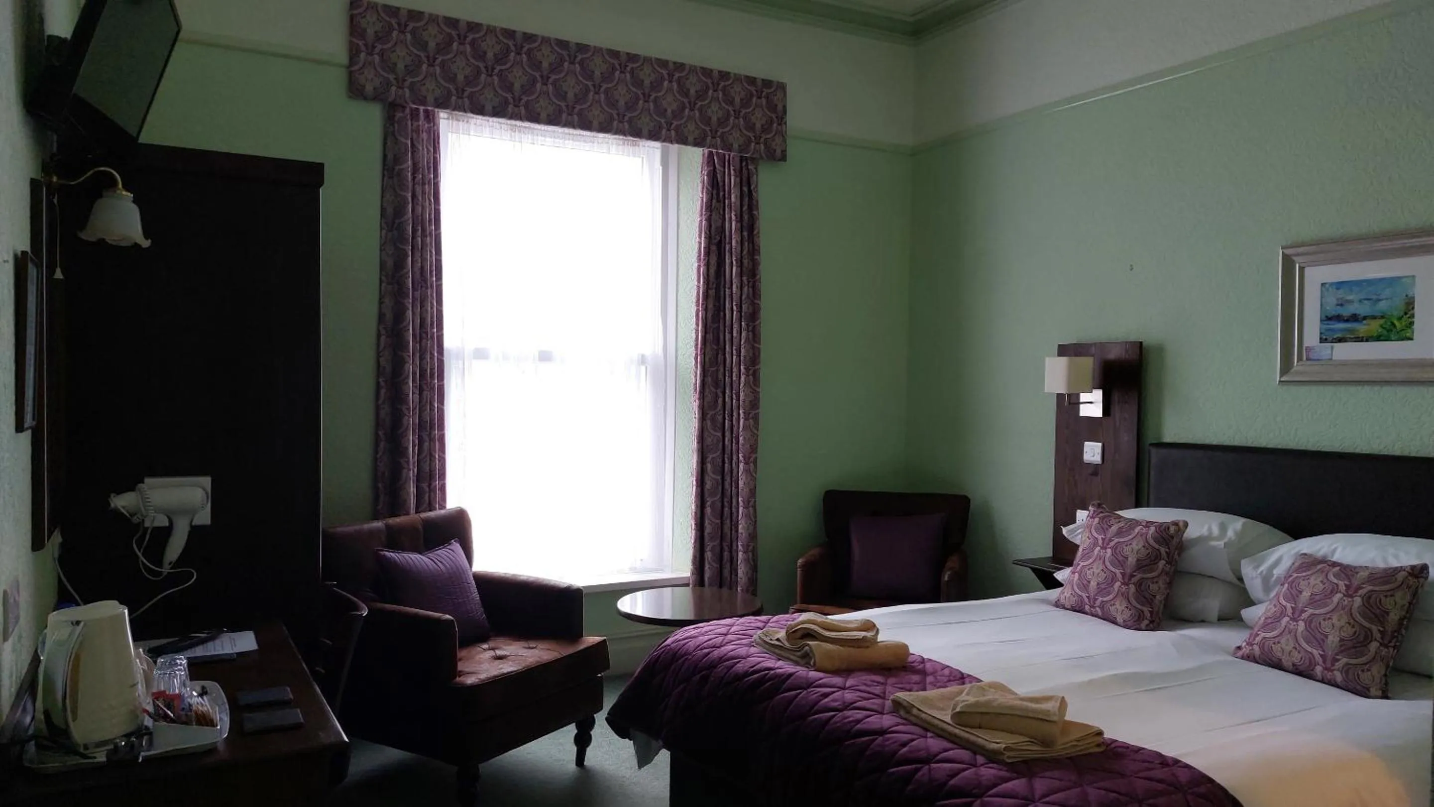 Bedroom, Bed in Southcliff Guest House