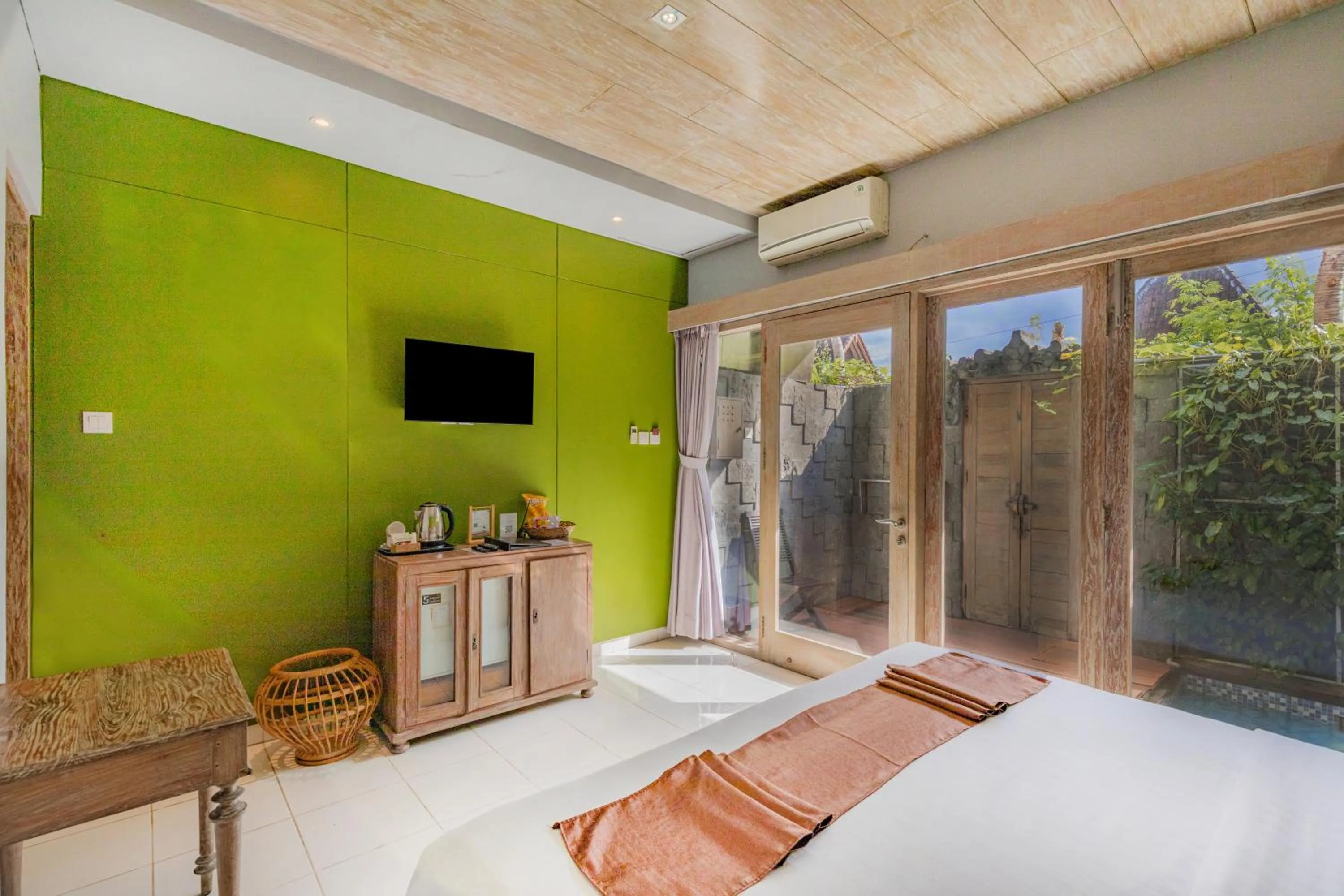 TV and multimedia, Bed in ME Villa Kayu Tulang