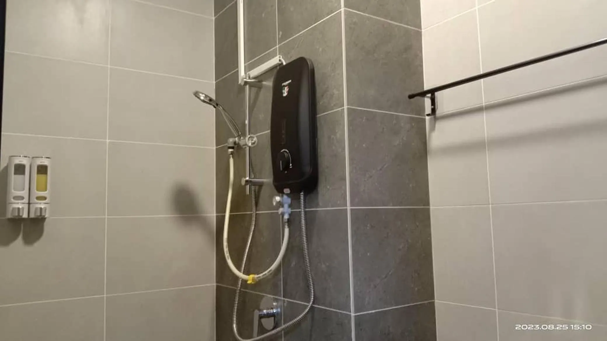 Bathroom in Twin Tower Johor Bahru by Glex