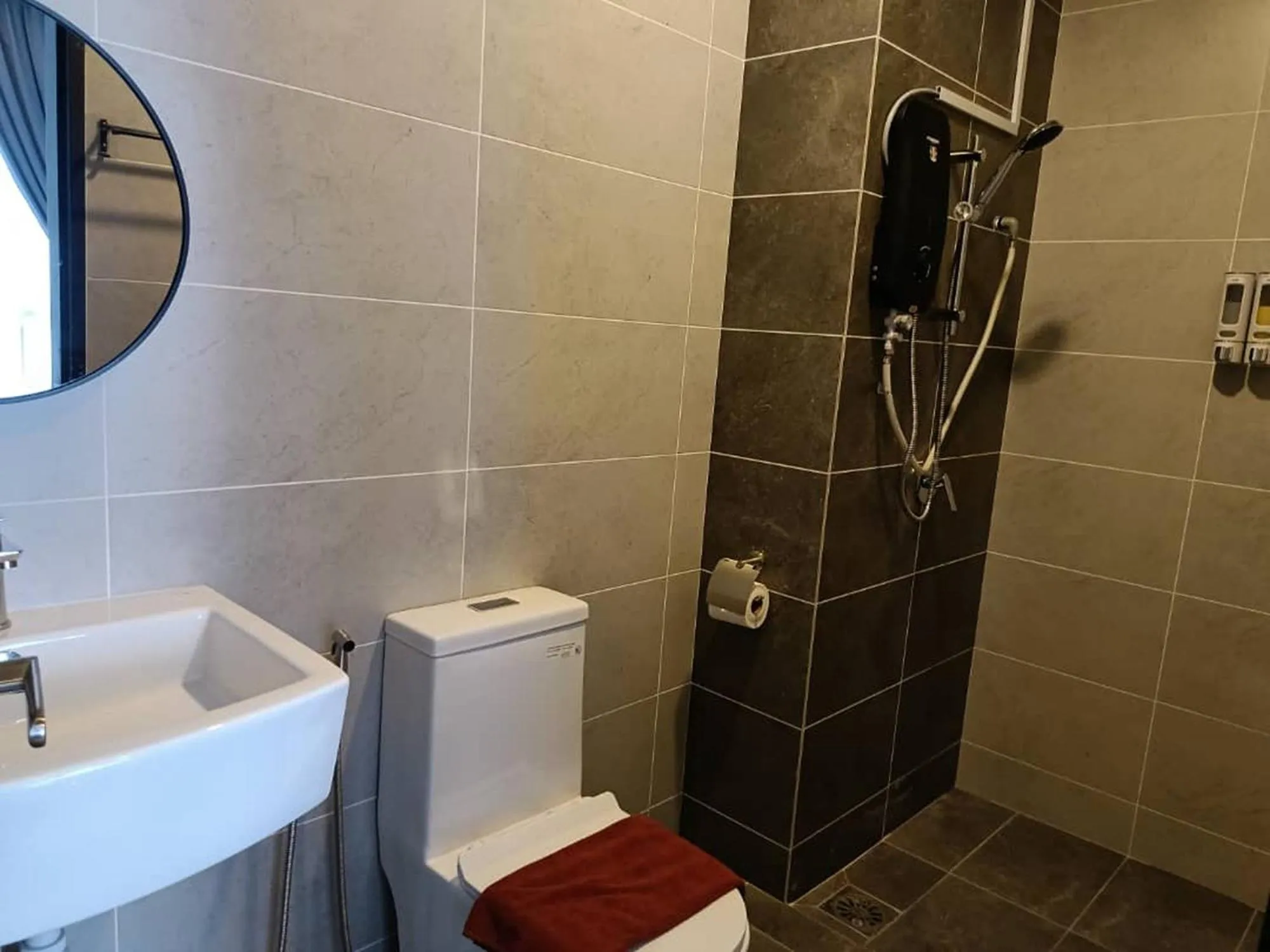 Bathroom in Twin Tower Johor Bahru by Glex