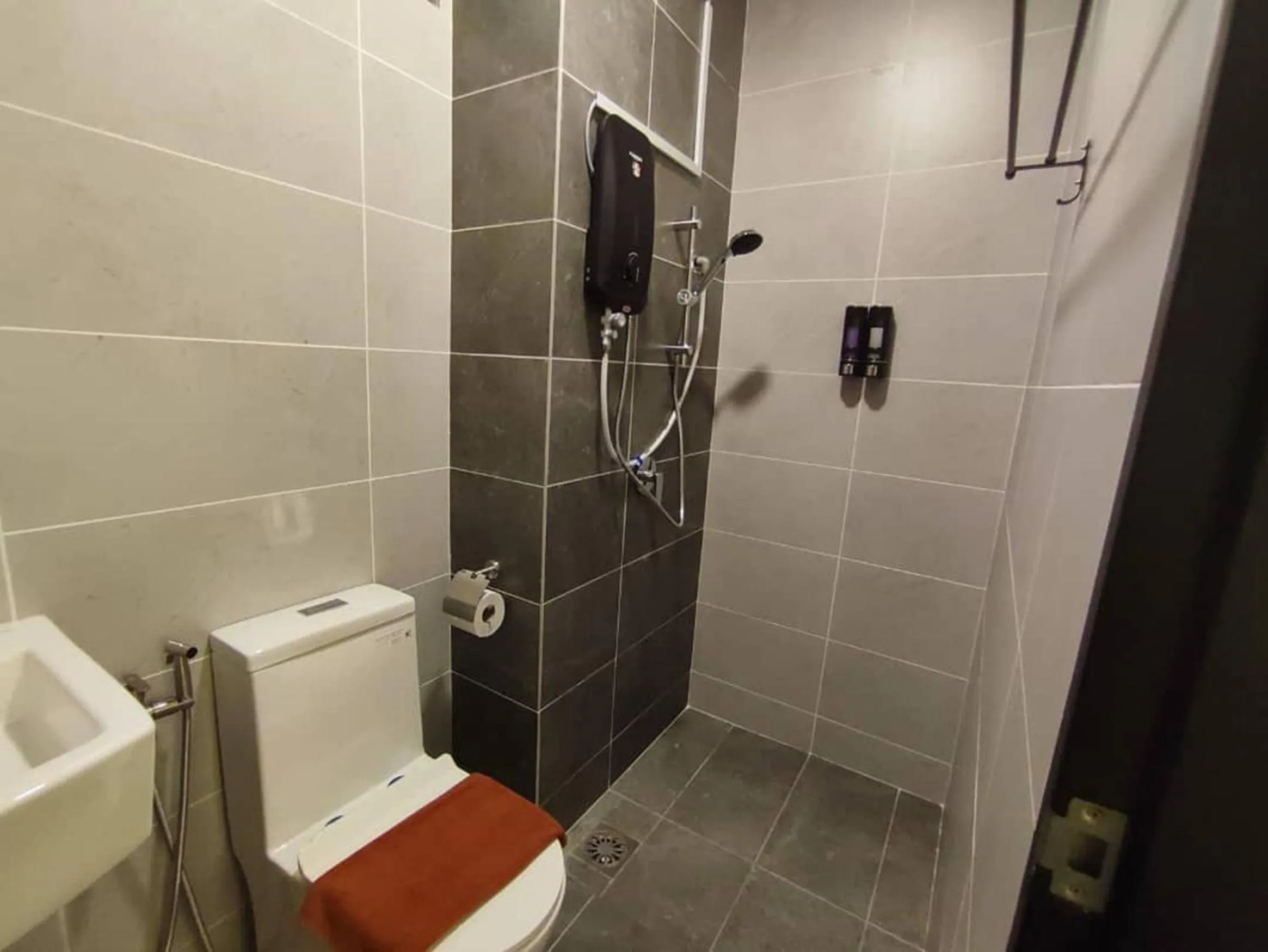 Toilet in Twin Tower Johor Bahru by Glex