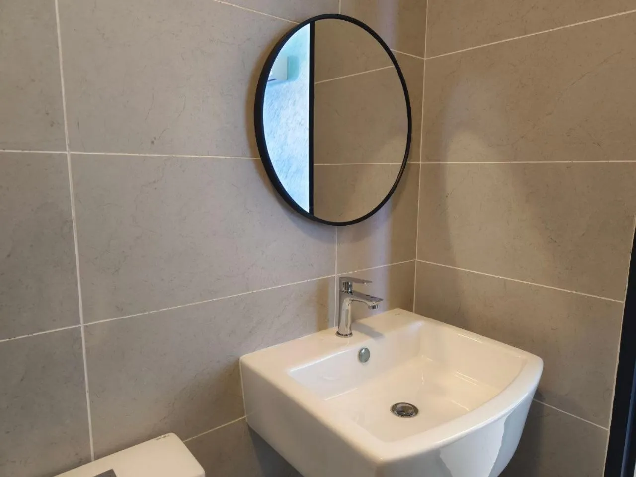 Bathroom in Twin Tower Johor Bahru by Glex