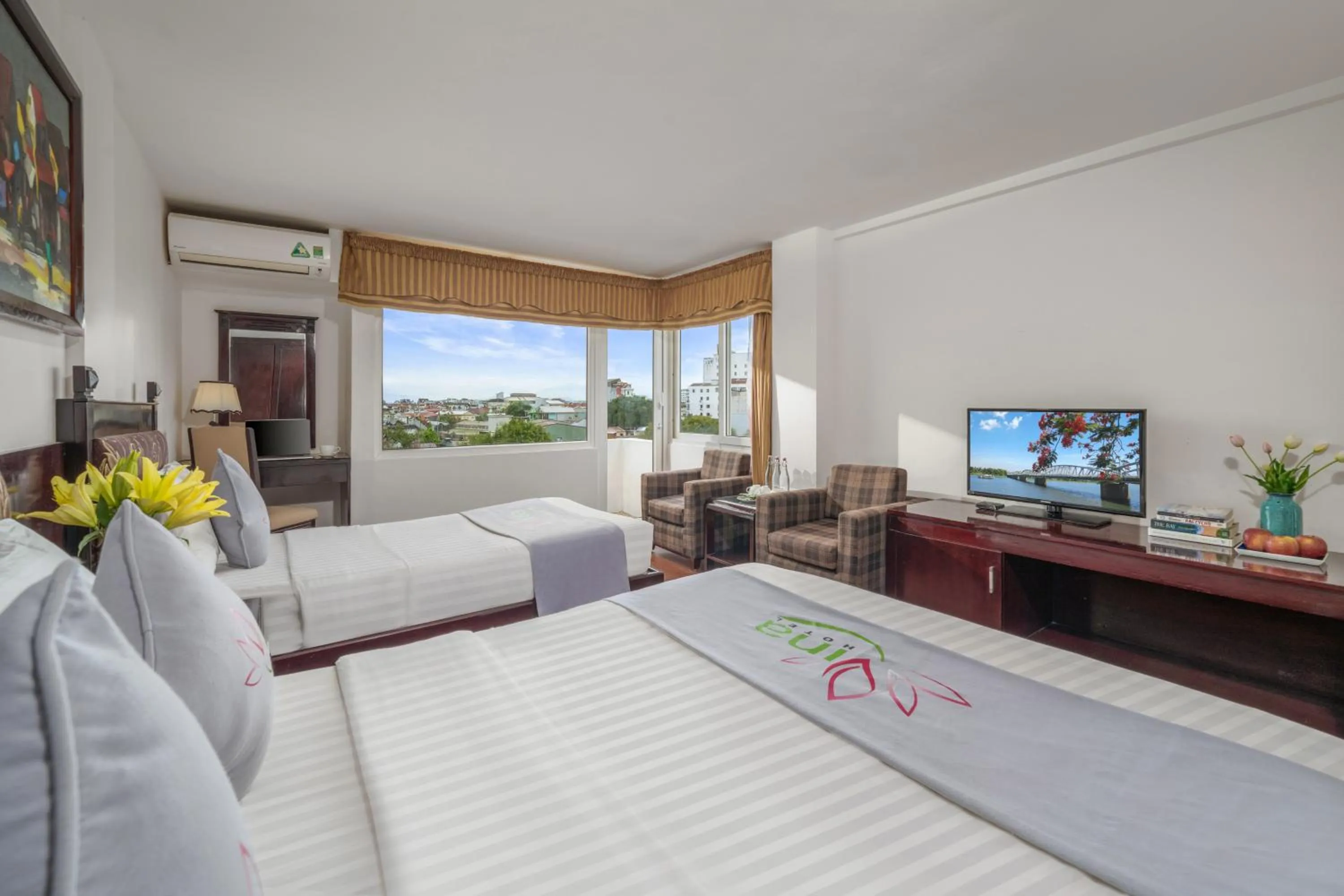 Communal lounge/ TV room, Bed in Vina Spa Hotel