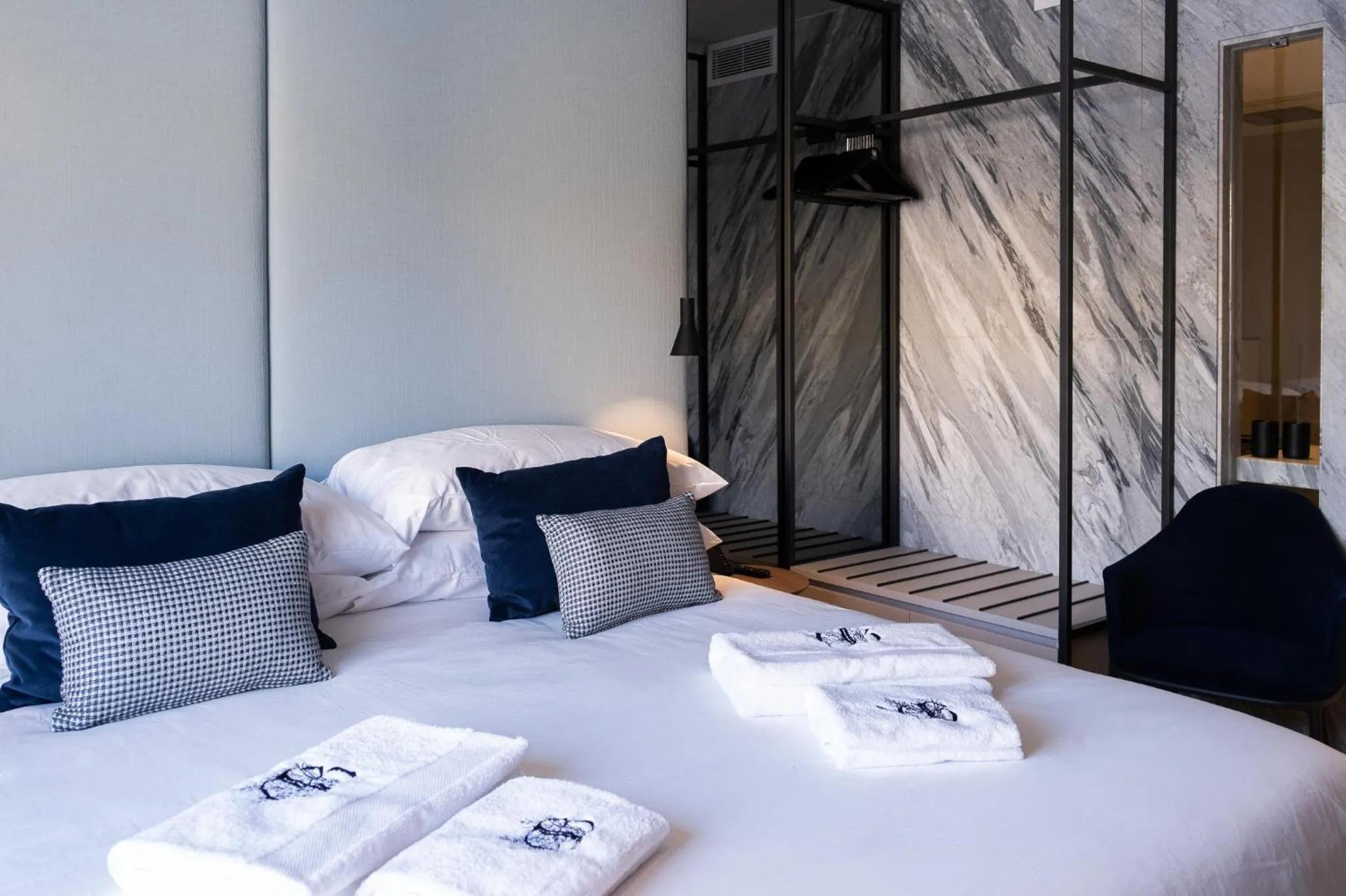 Bedroom, Bed in Deep Blu Boutique Hotel