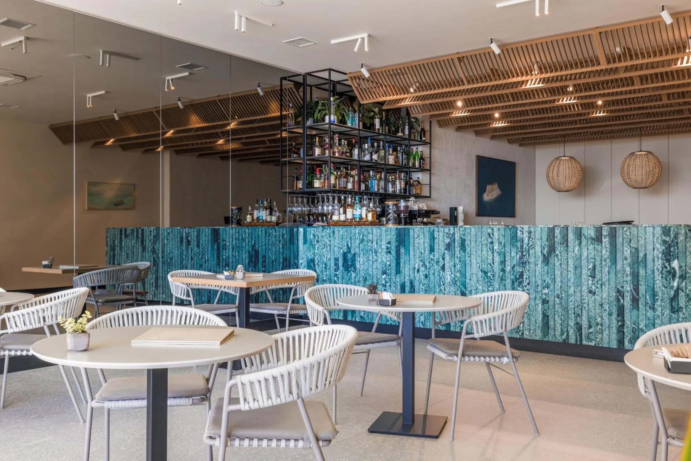 Restaurant/places to eat in Deep Blu Boutique Hotel