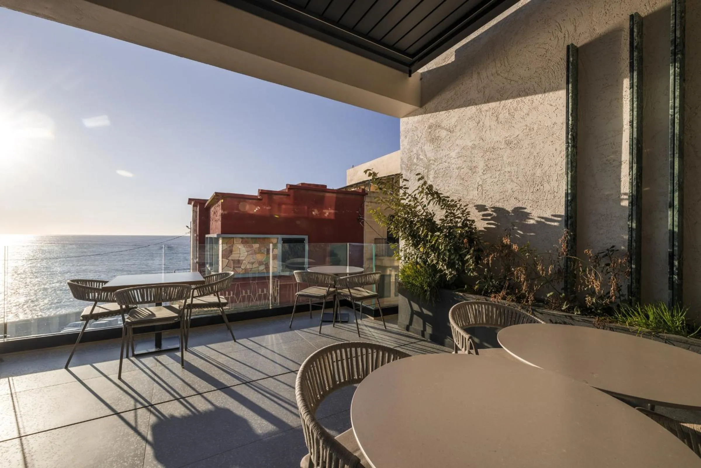 Restaurant/places to eat in Deep Blu Boutique Hotel