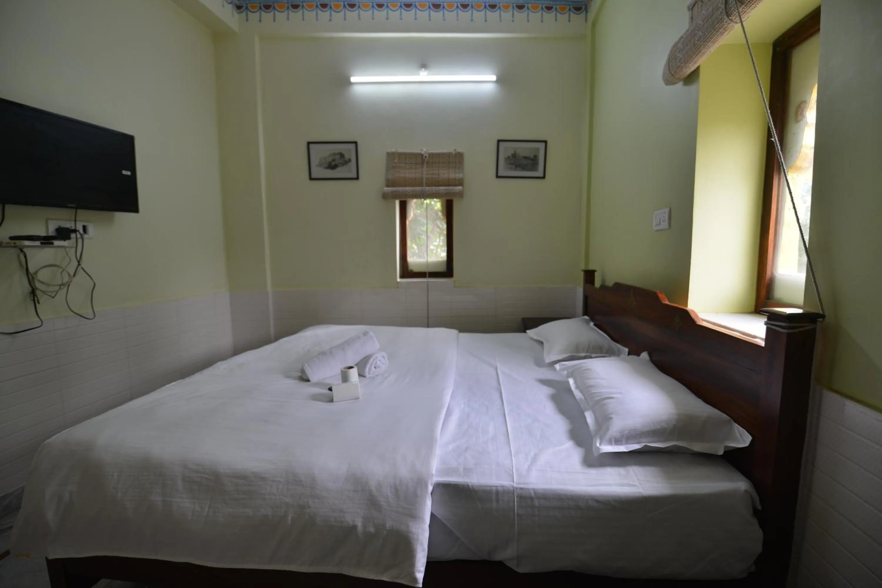 Bed in Hotel Bawarri Haveli