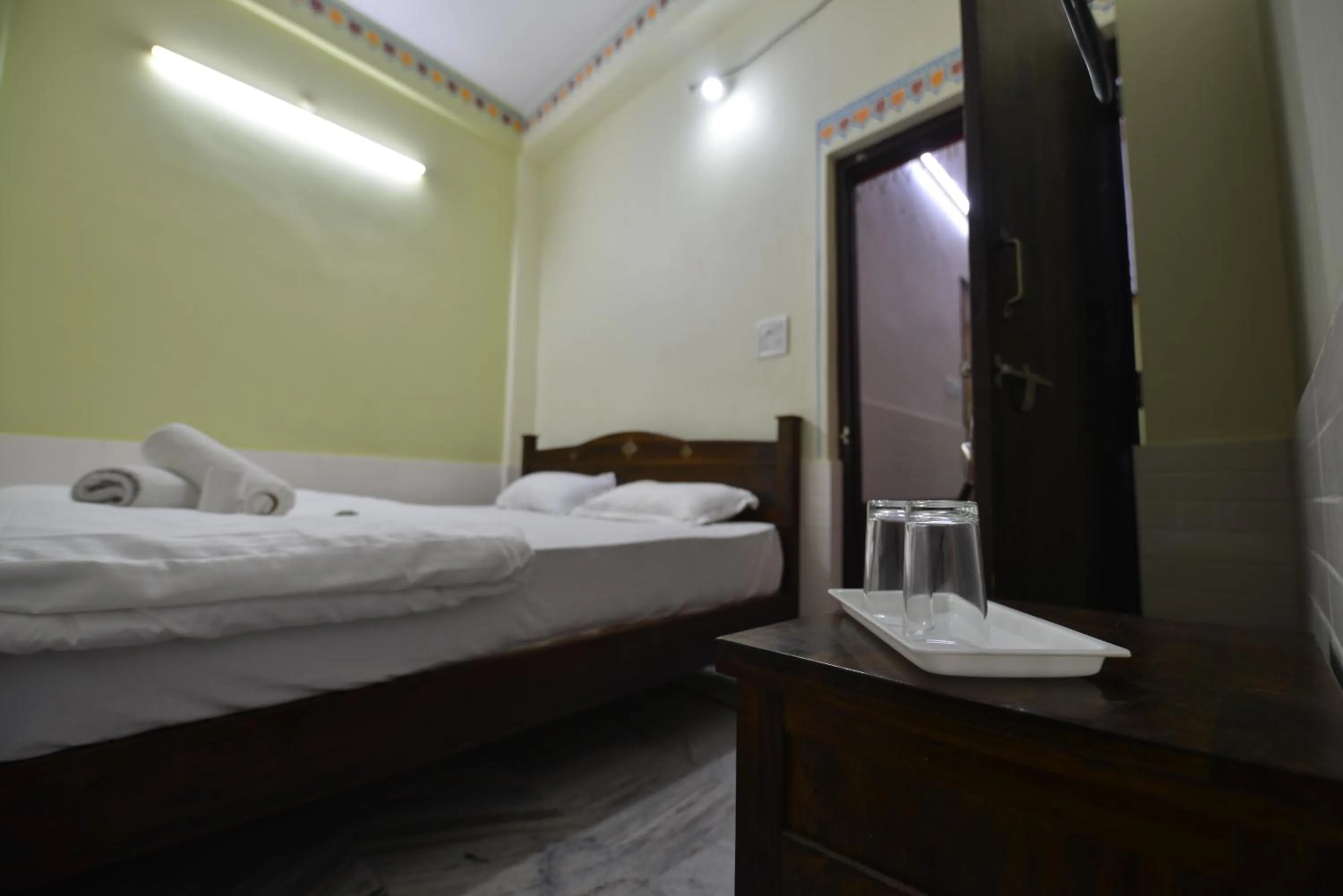 Bed in Hotel Bawarri Haveli
