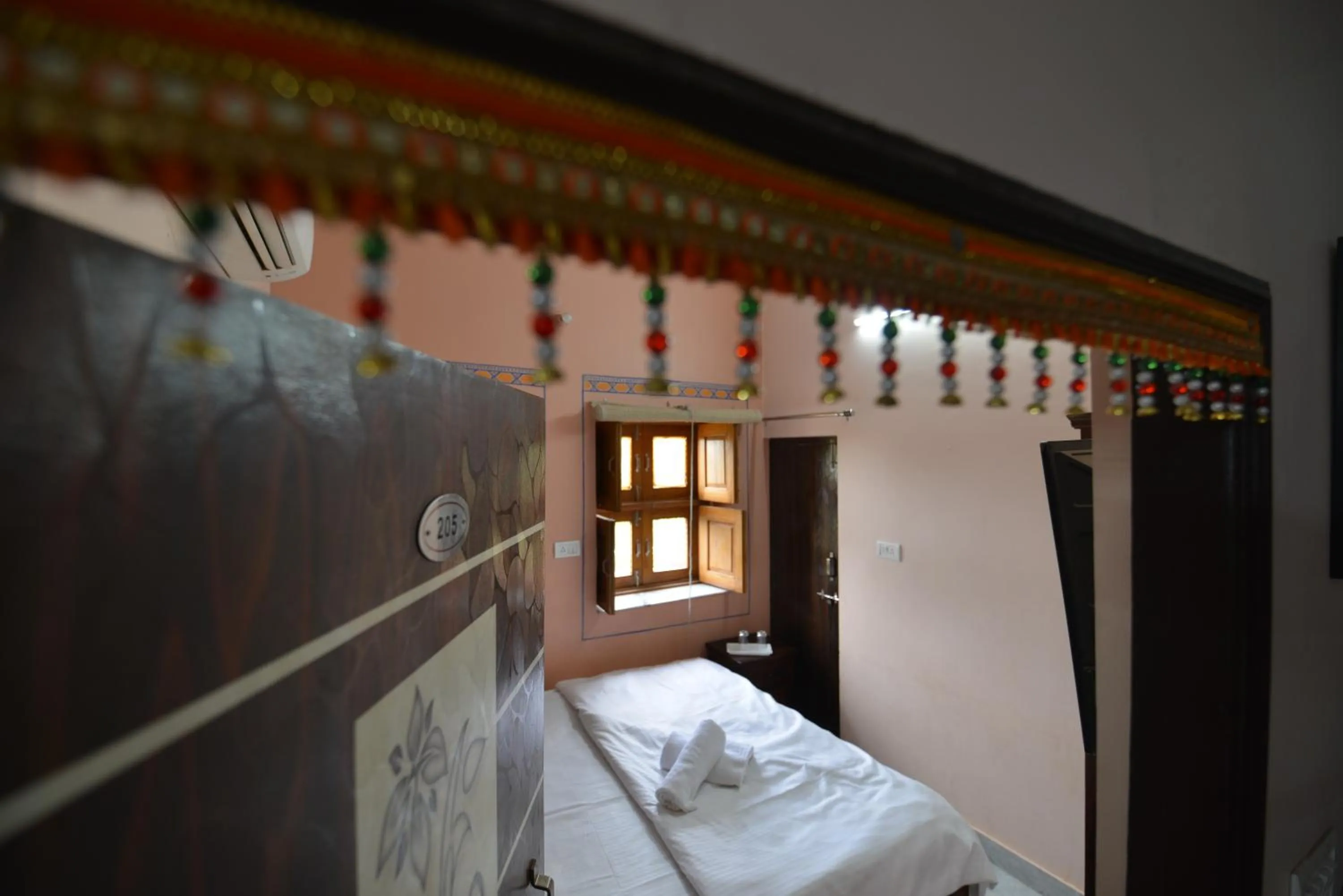 Balcony/Terrace, Bed in Hotel Bawarri Haveli