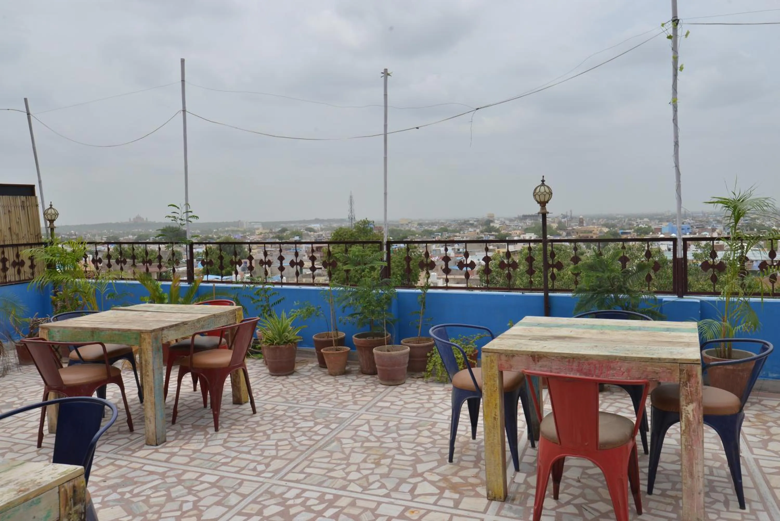 Restaurant/places to eat in Hotel Bawarri Haveli