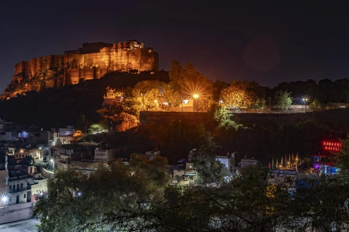 Restaurant/places to eat in Hotel Bawarri Haveli