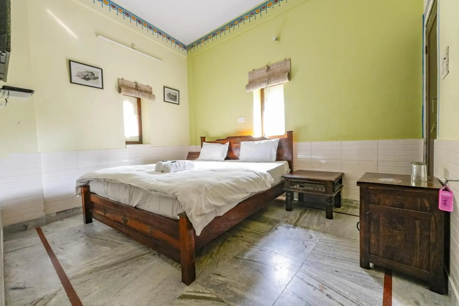 Bed in Hotel Bawarri Haveli