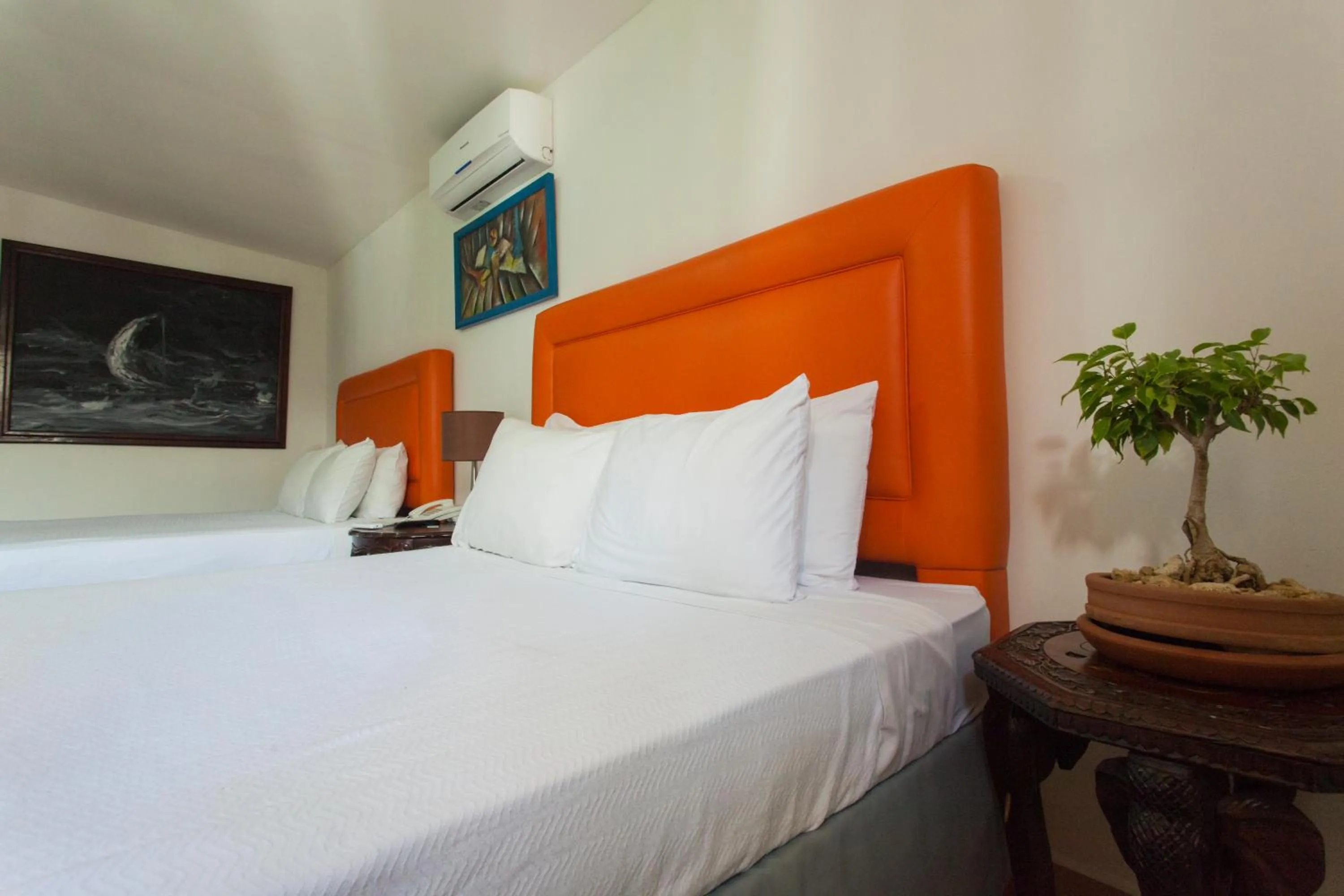 Photo of the whole room, Bed in La Posada del Arcangel