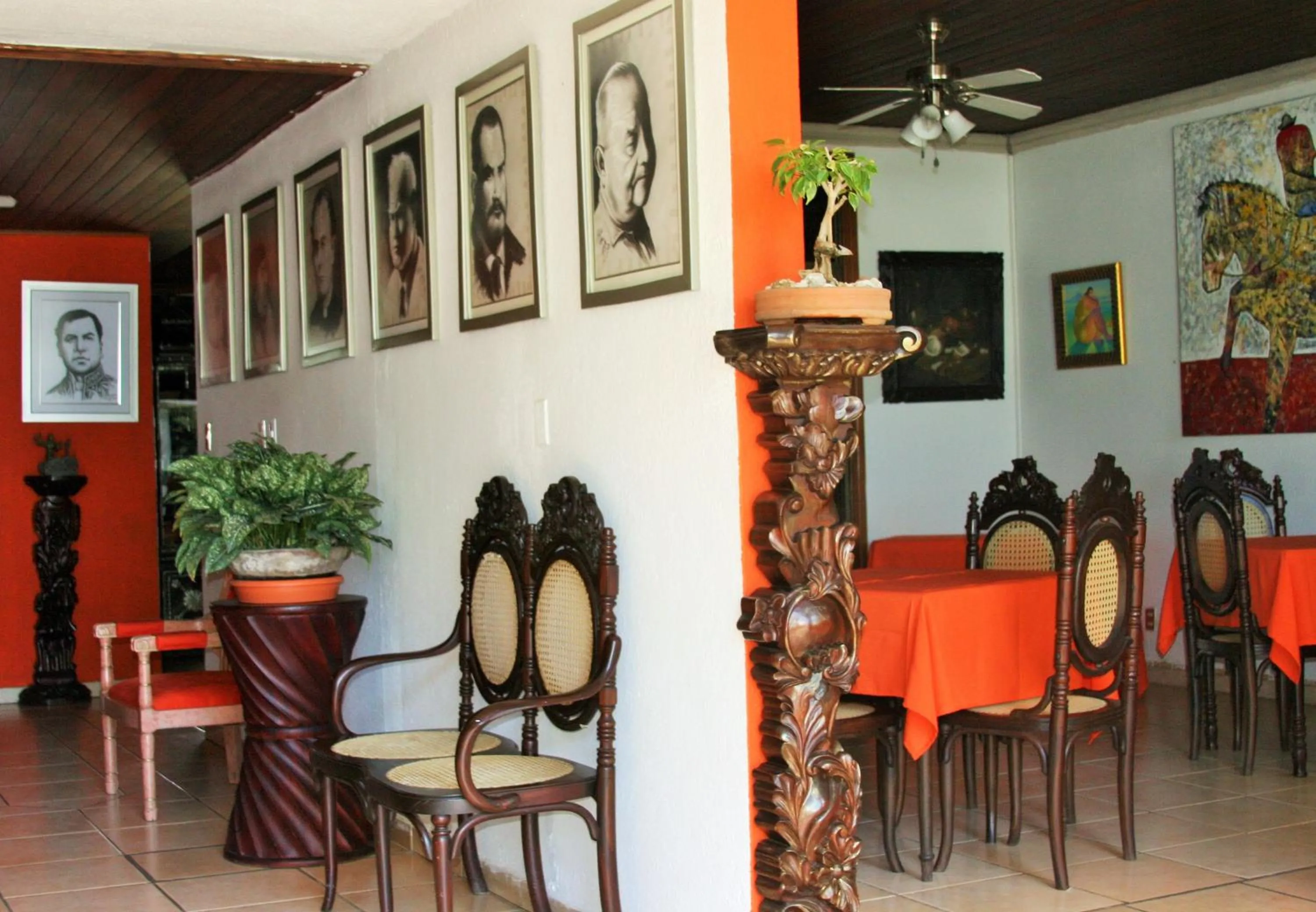 Restaurant/places to eat in La Posada del Arcangel