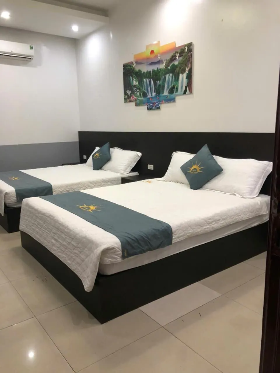 Bedroom, Bed in Holiday Hotel 2