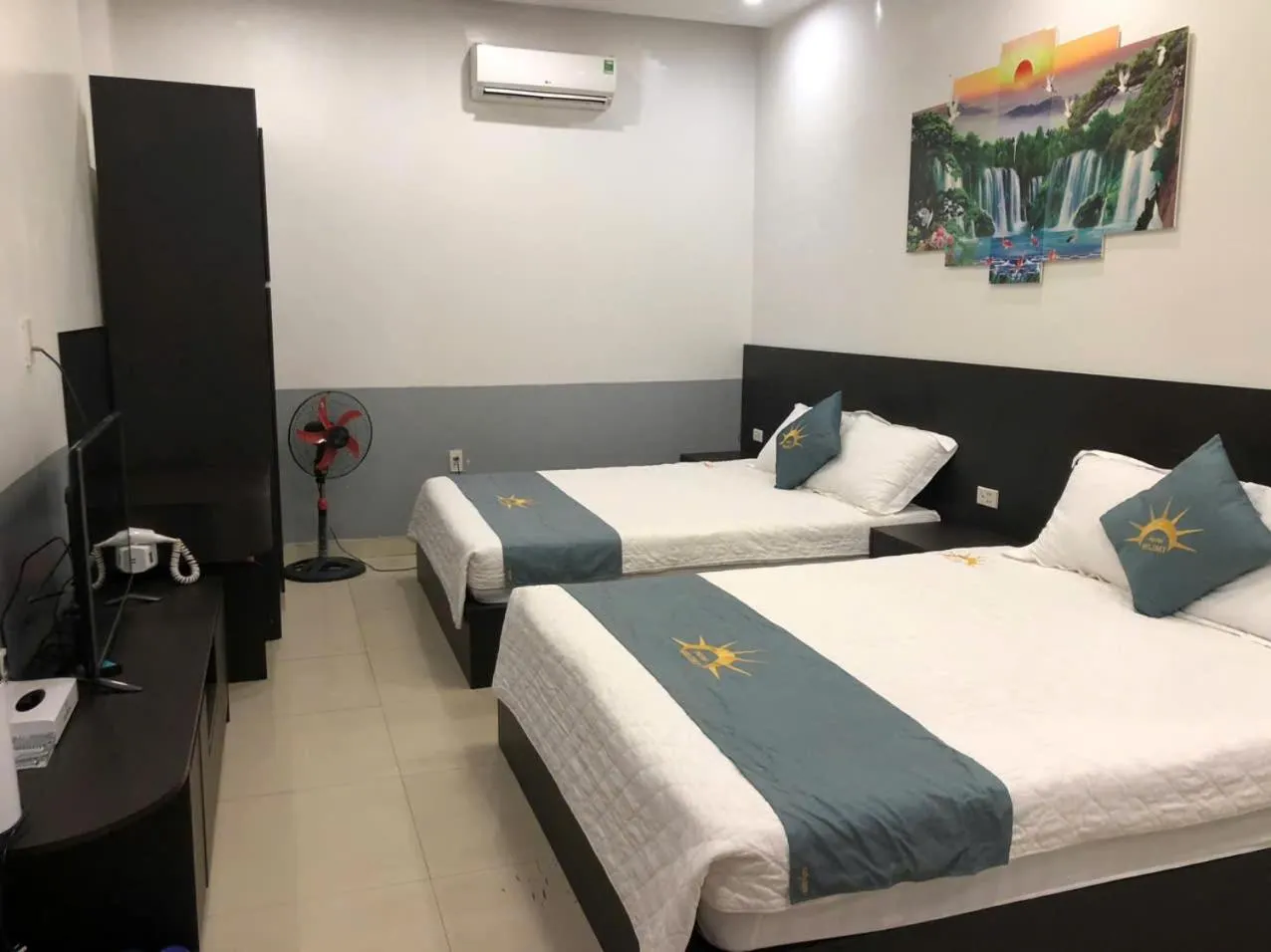 Bedroom, Bed in Holiday Hotel 2