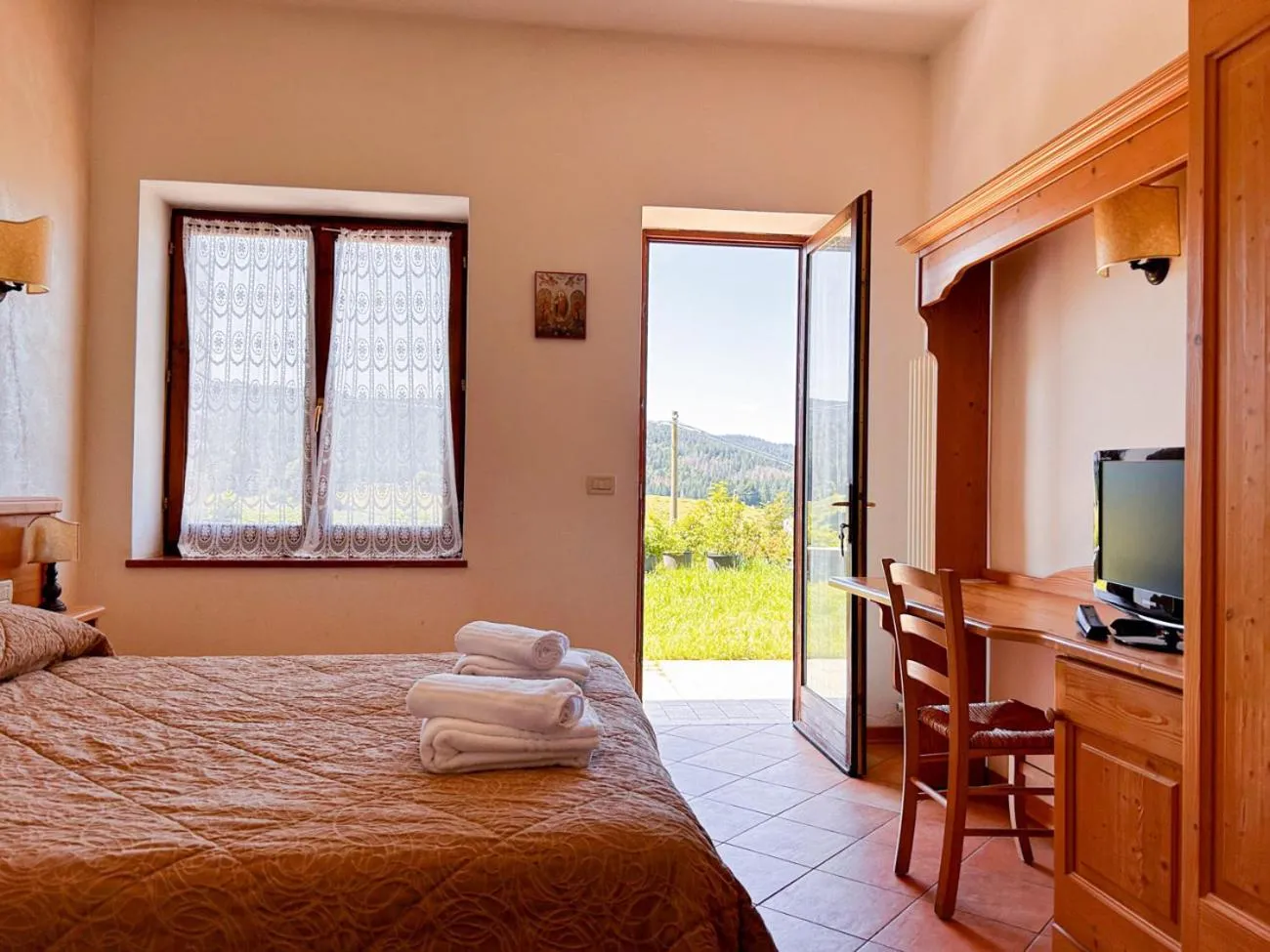 Bed in Hotel Ristorante La Baitina