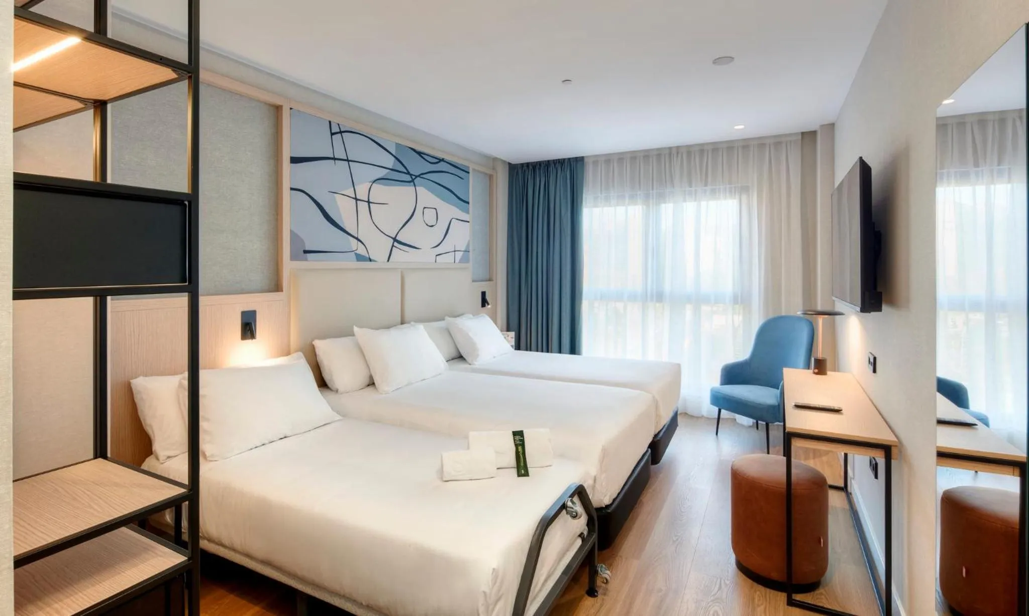 Photo of the whole room, Bed in Sercotel Rosaleda Málaga