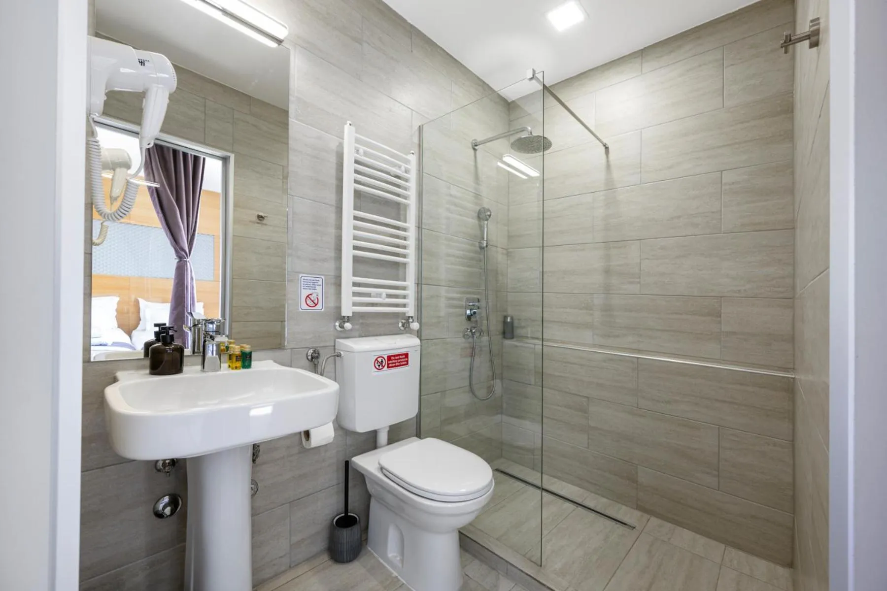 Shower in Prince Rooftop