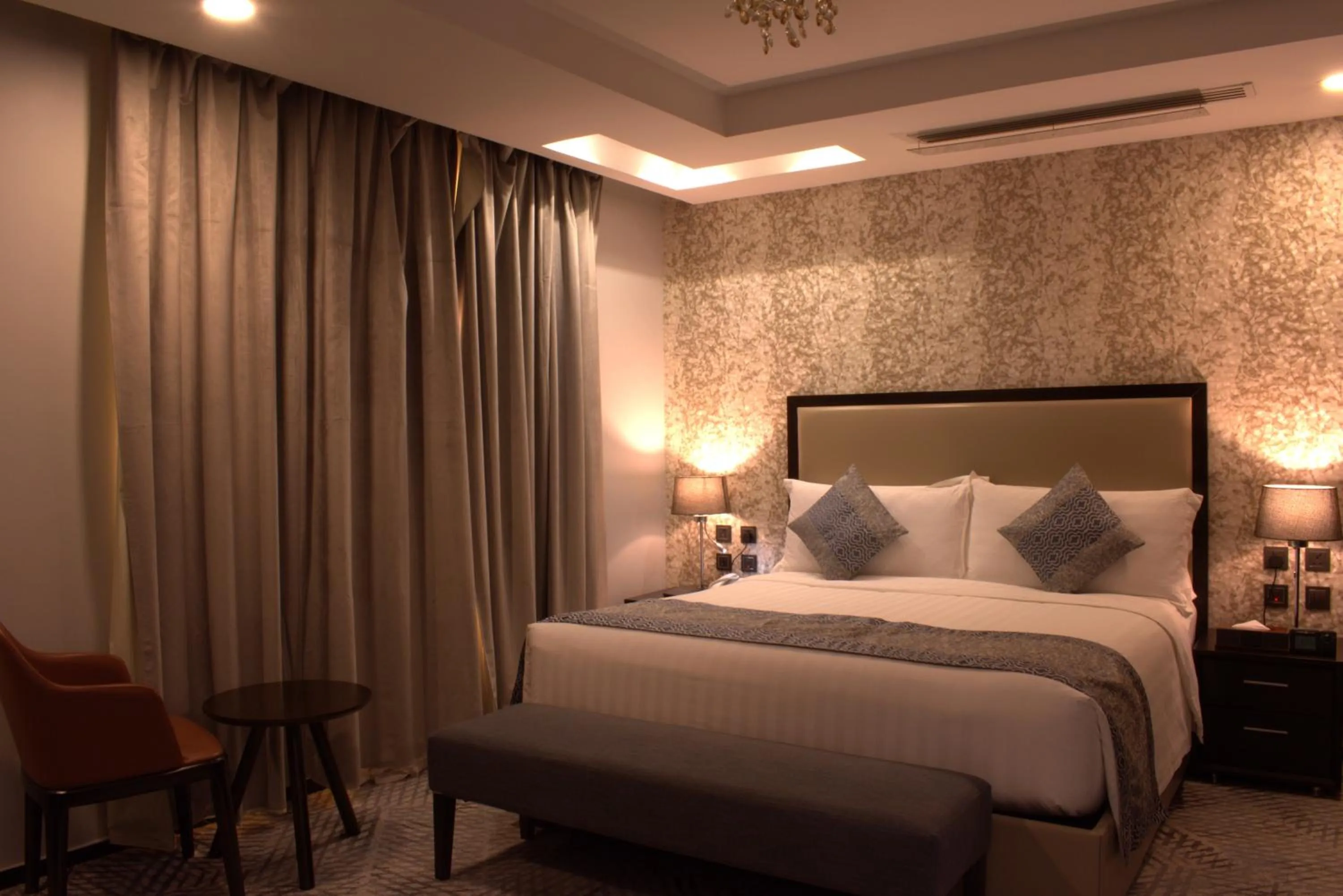 Bedroom, Bed in Cloud City Hotel