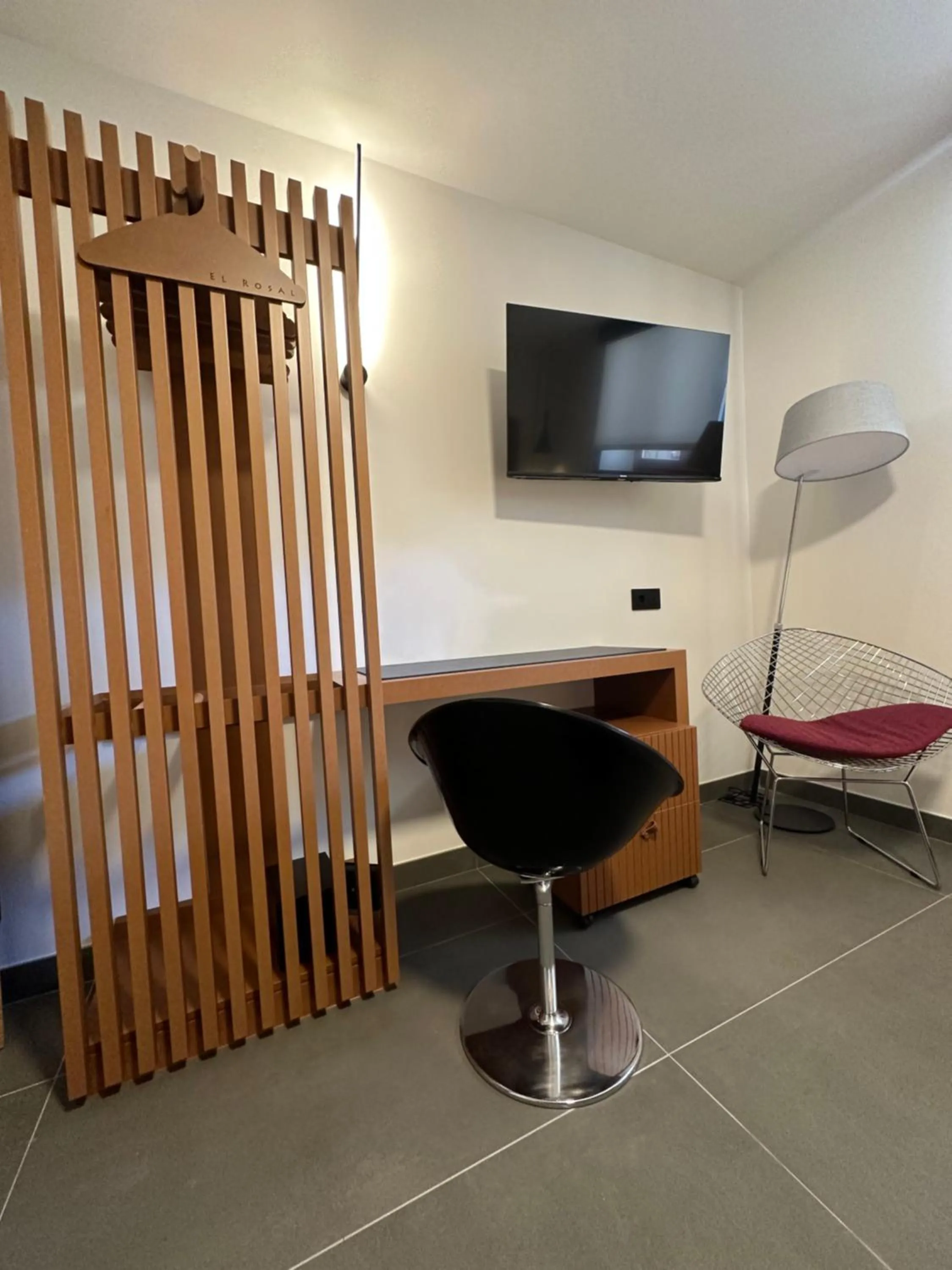 TV and multimedia in Hotel El Rosal de Cudillero