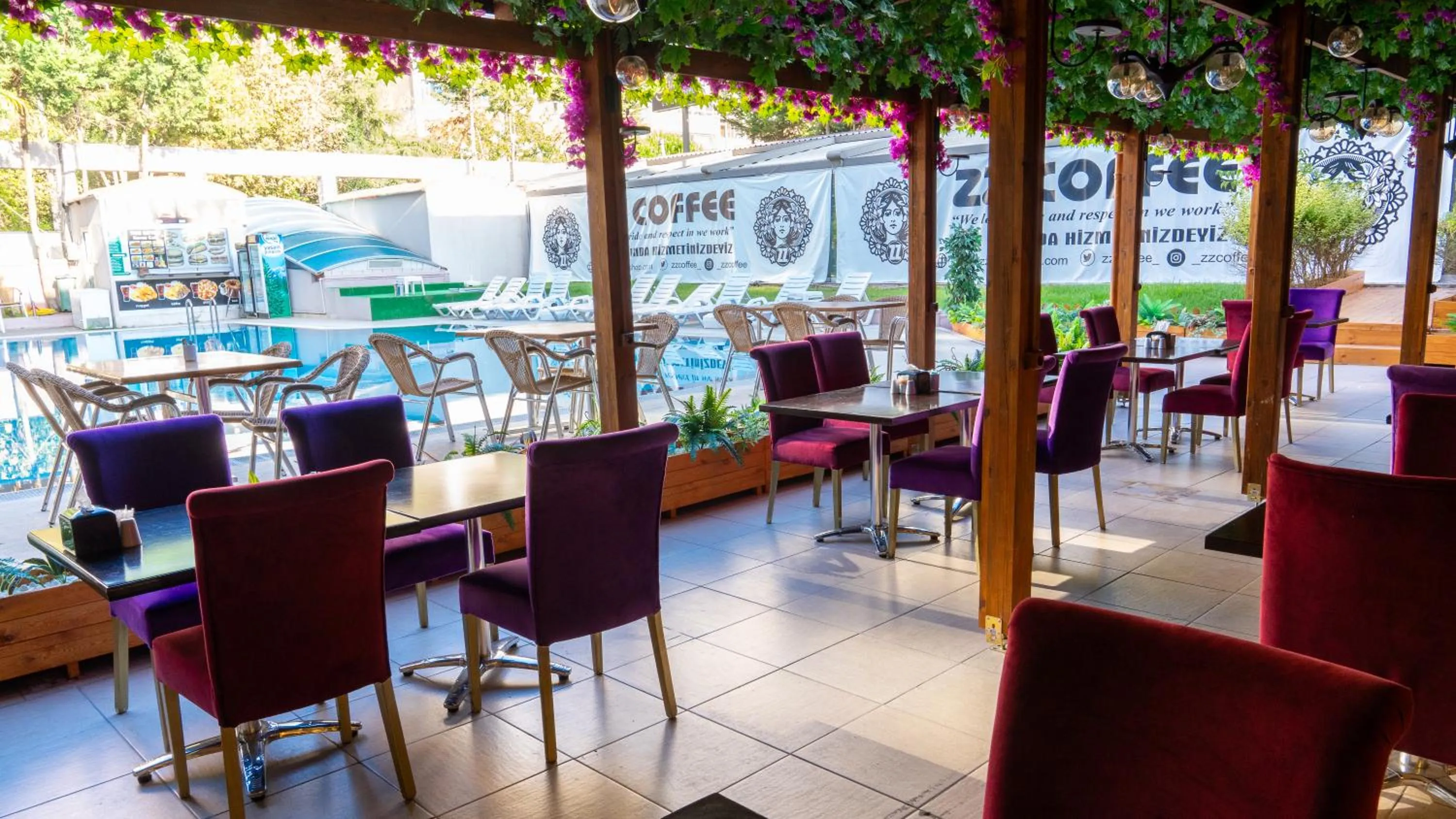 Patio in Gardan Hotel