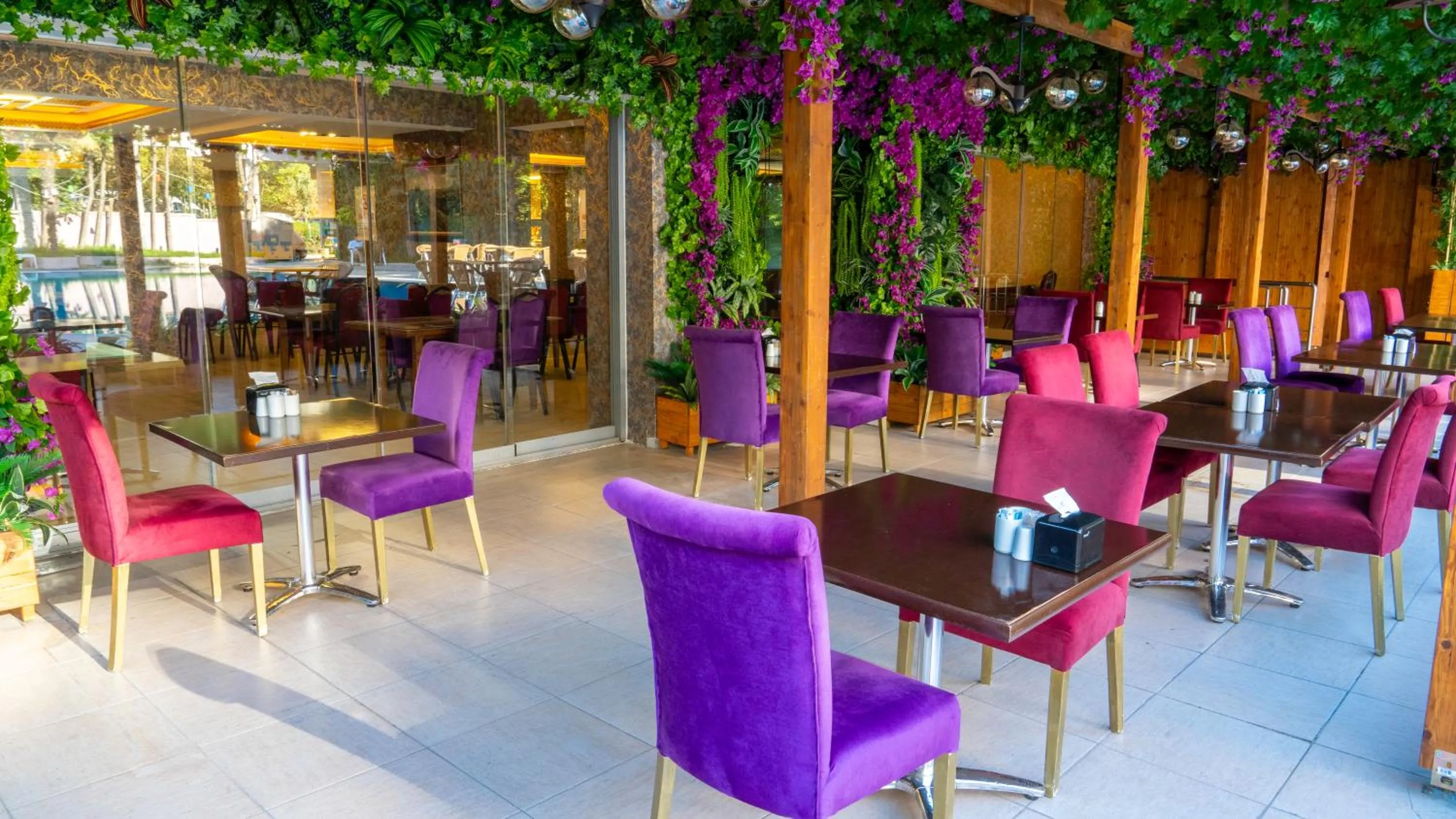 Patio in Gardan Hotel