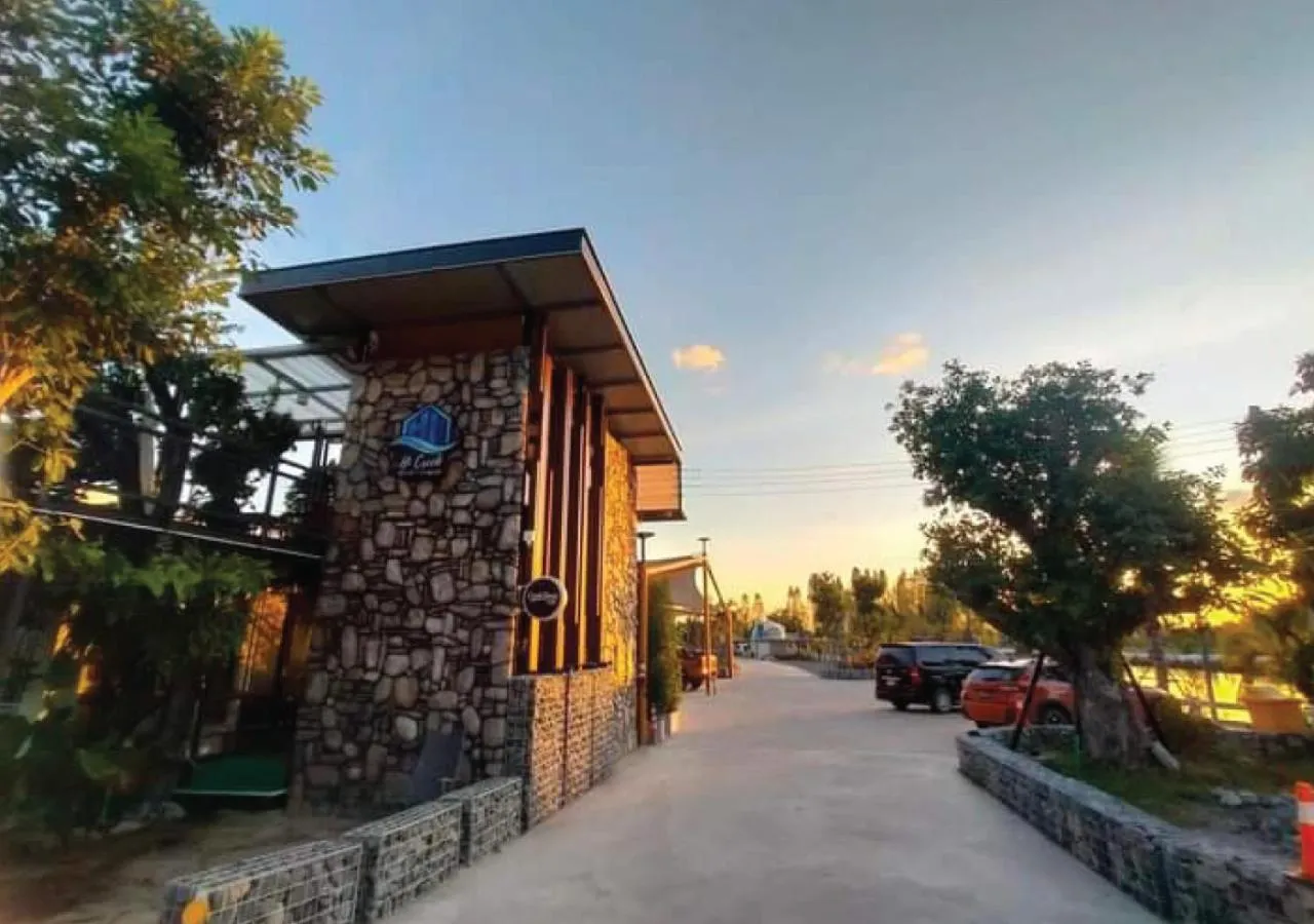 Property building in Hi Creek Resort