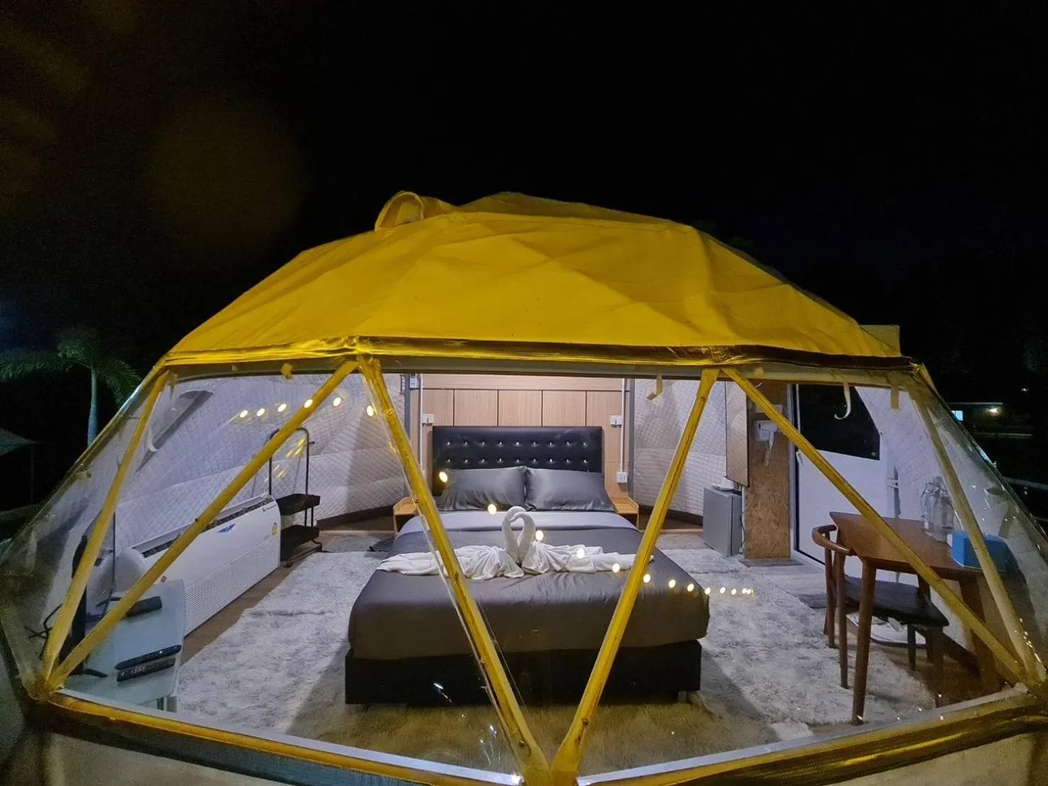 Bed in Hi Creek Resort