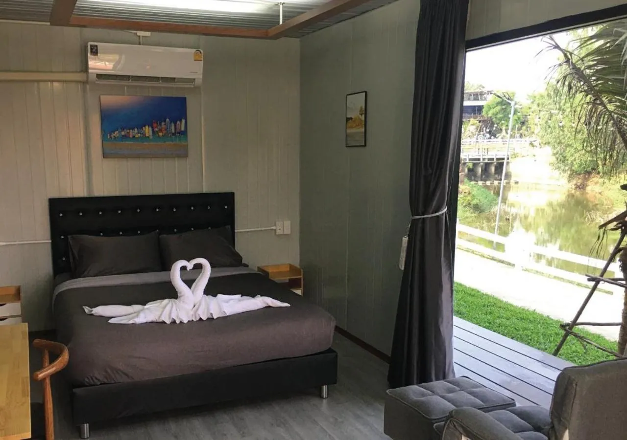 Bed in Hi Creek Resort