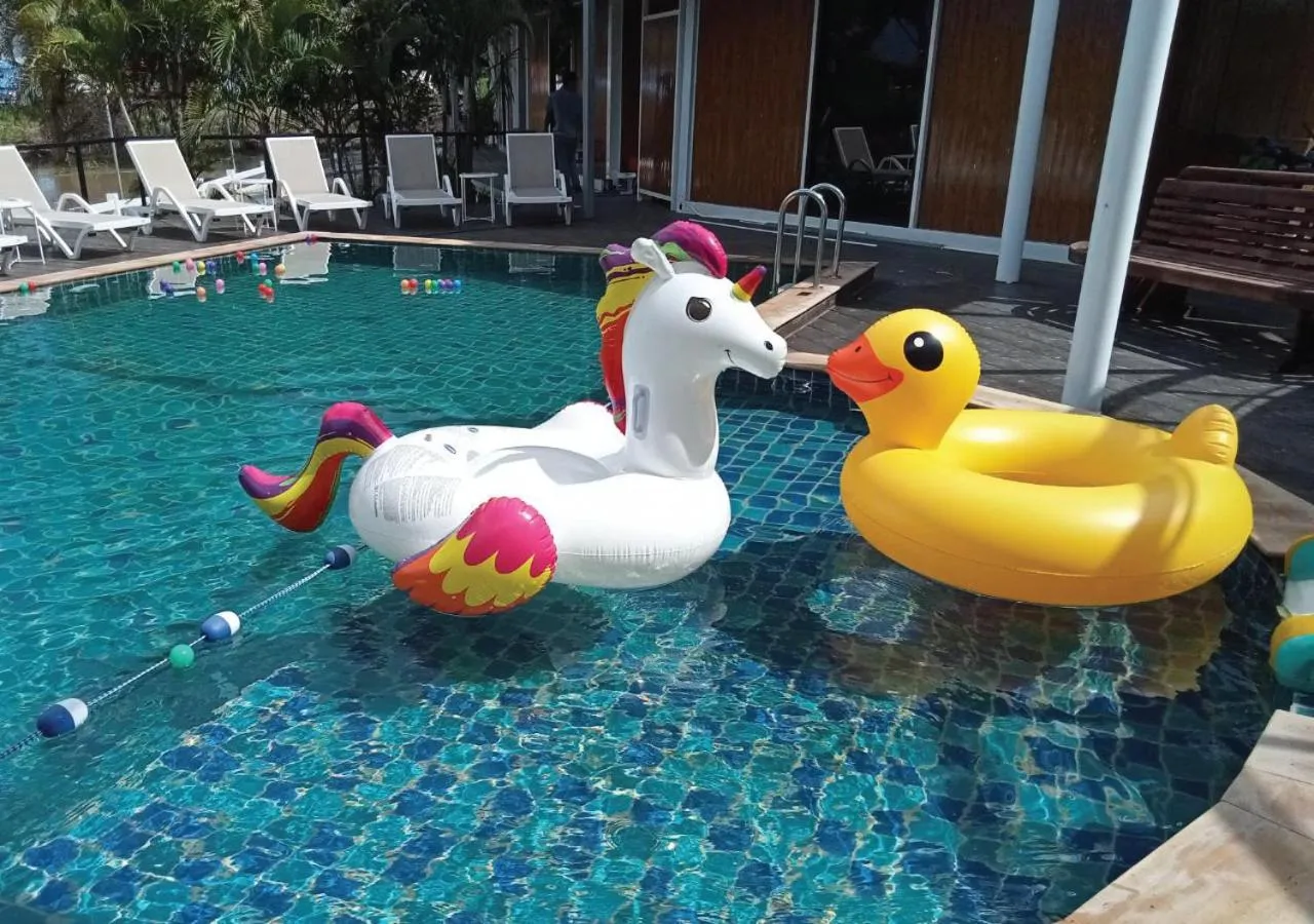 Day in Hi Creek Resort