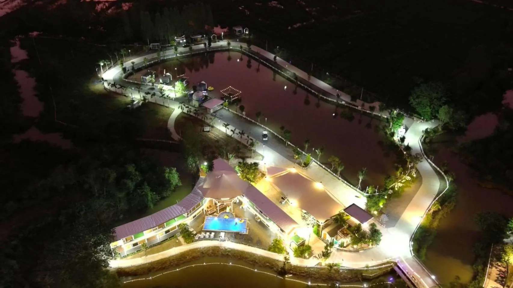 Night in Hi Creek Resort