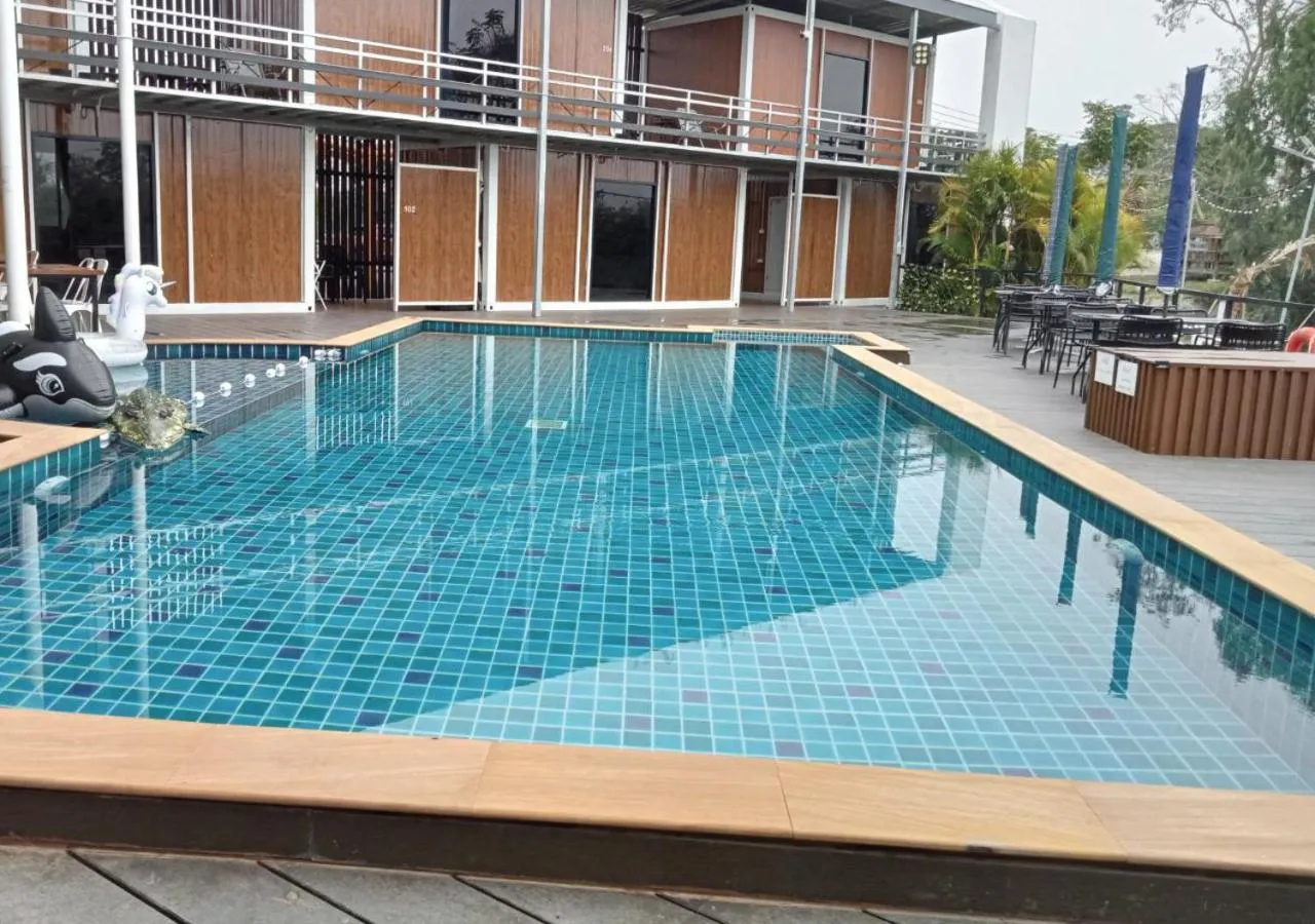 Day in Hi Creek Resort