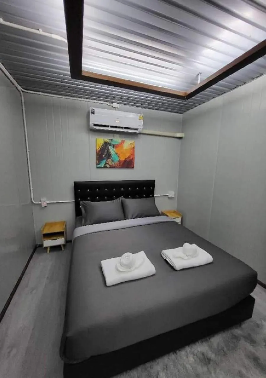 Bed in Hi Creek Resort