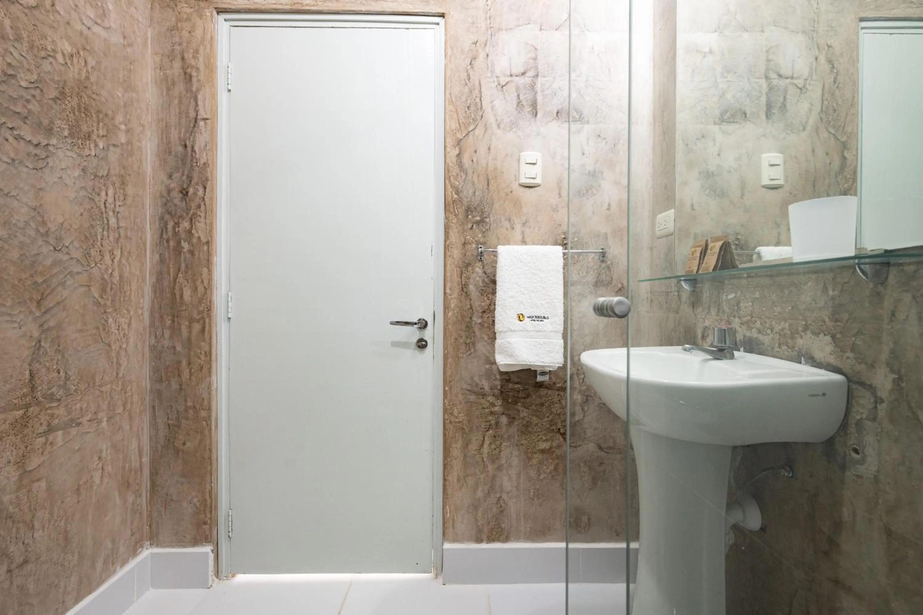 Shower in Hotel Oro Negro