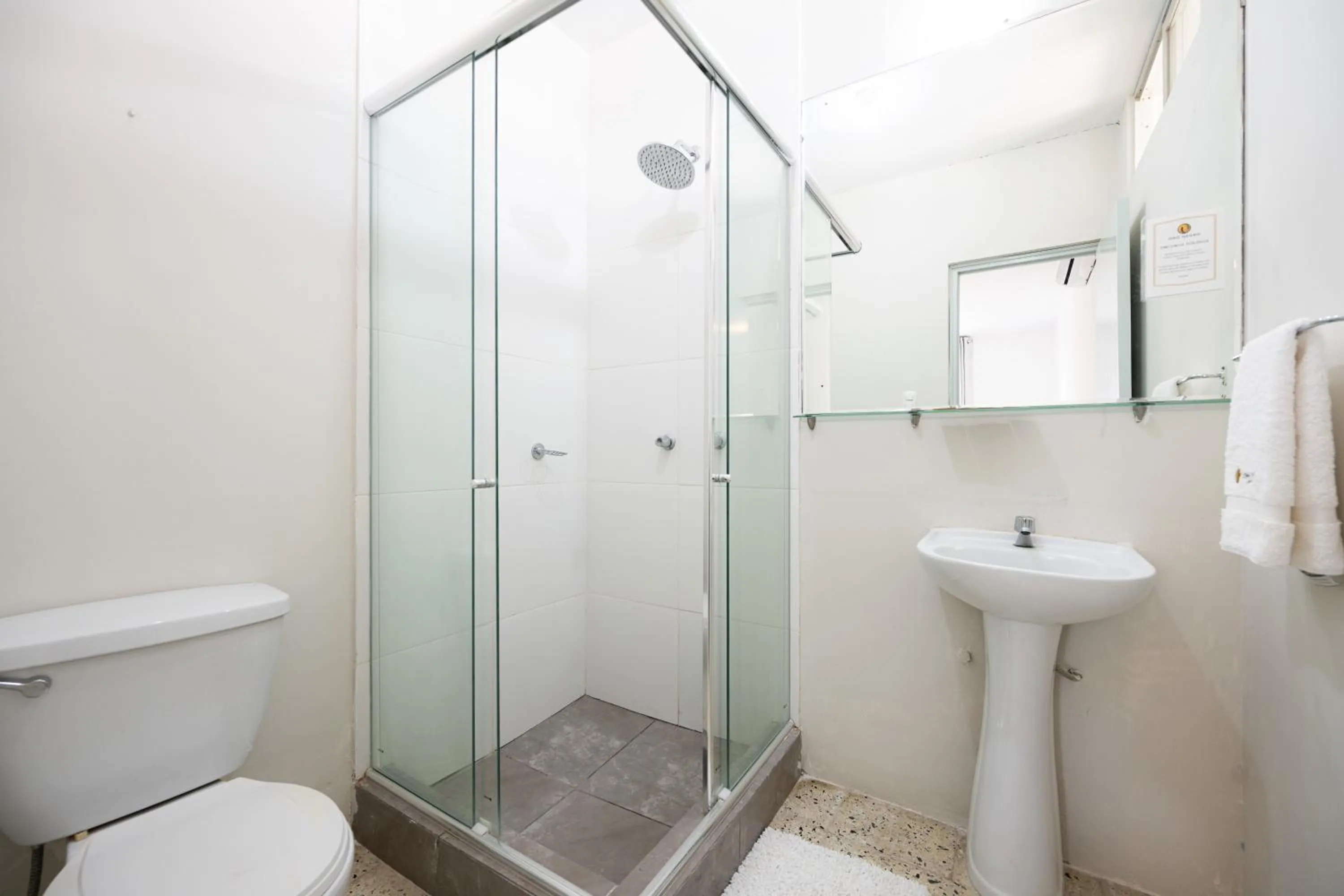 Shower in Hotel Oro Negro