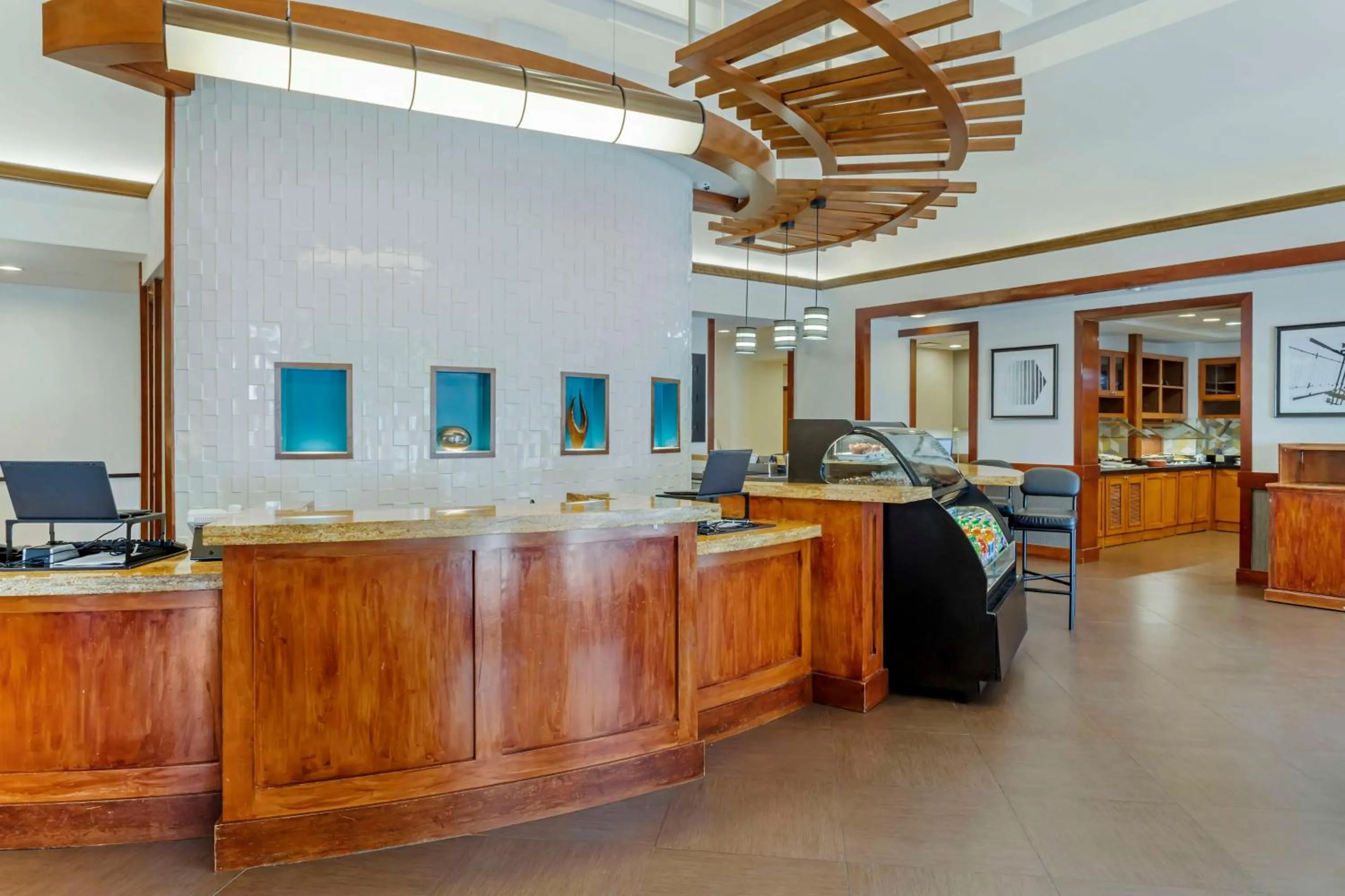 Lounge or bar in Hyatt Place Houston-North