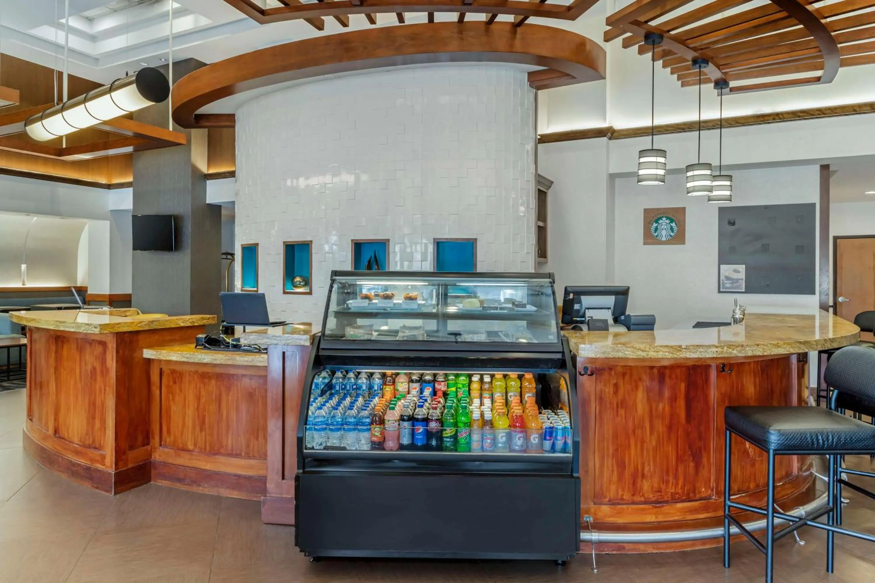 Lounge or bar in Hyatt Place Houston-North