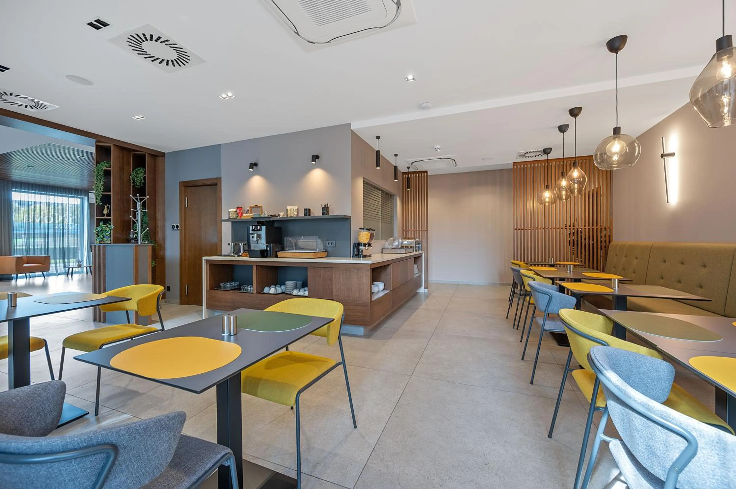 Restaurant/places to eat in iNova