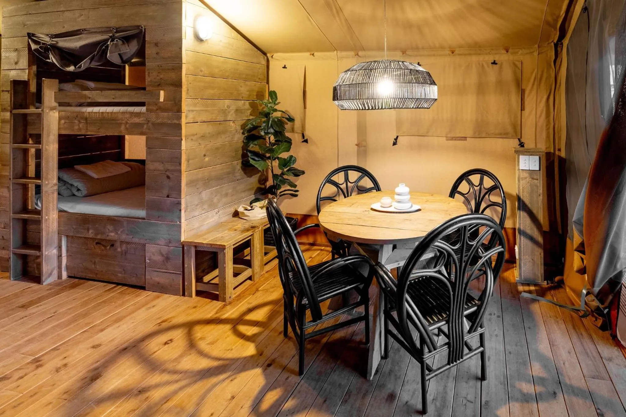 Dining area in Discovery Parks - Renmark Riverfront