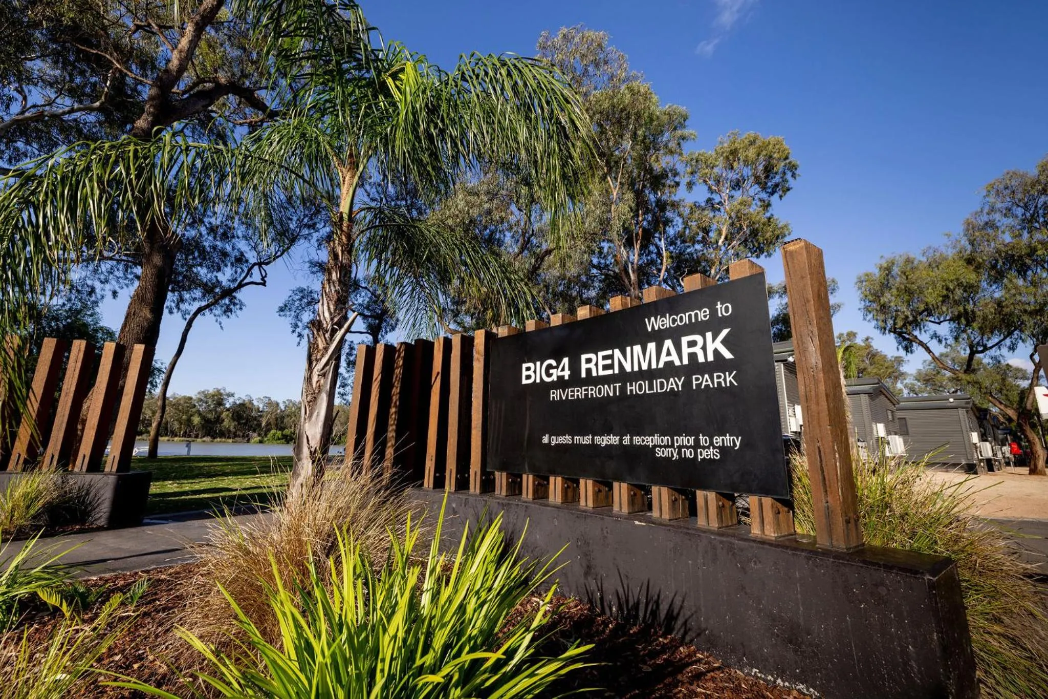 Property logo or sign in Discovery Parks - Renmark Riverfront