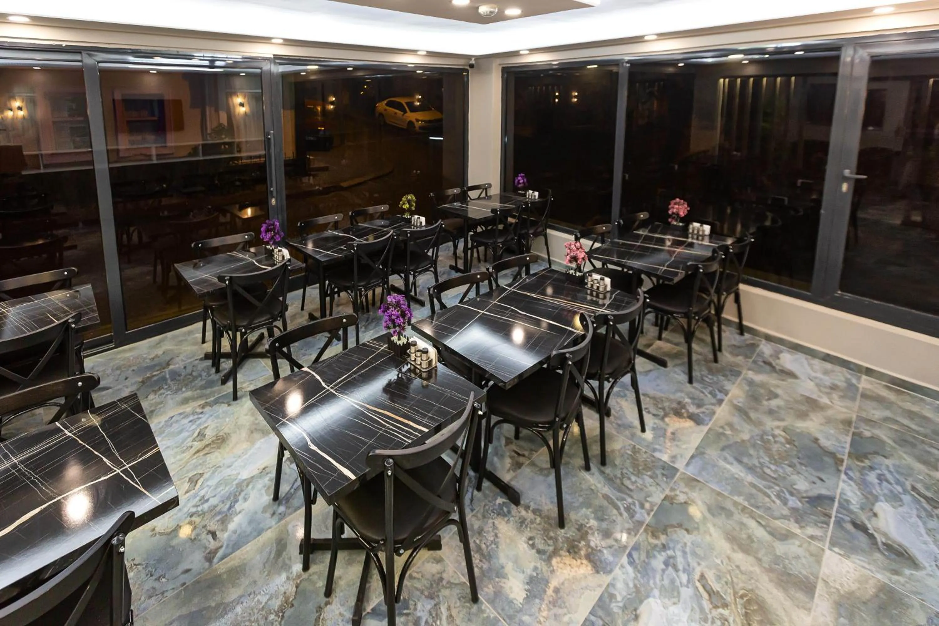 Restaurant/places to eat in Ria Suites Boutique Hotel