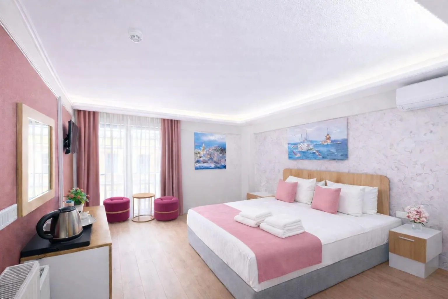 Bed in Ria Suites Boutique Hotel