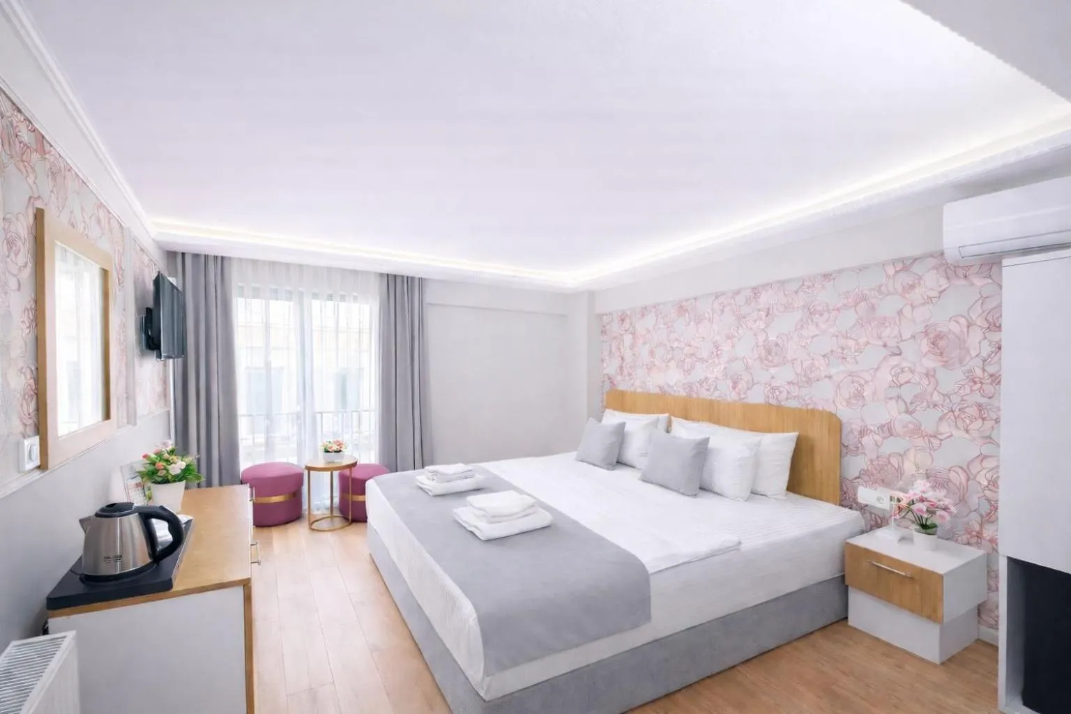 Bed in Ria Suites Boutique Hotel