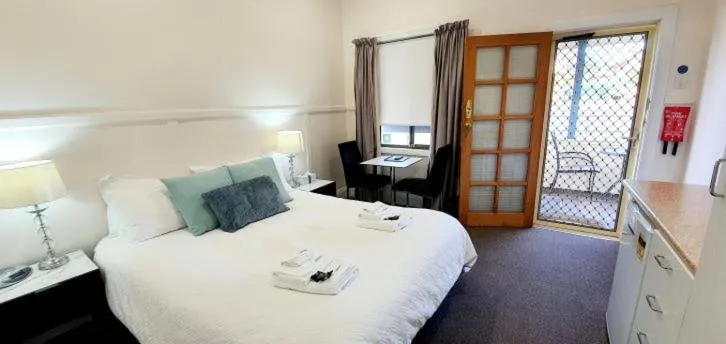 Photo of the whole room, Bed in Coppers Hill Private Accommodation