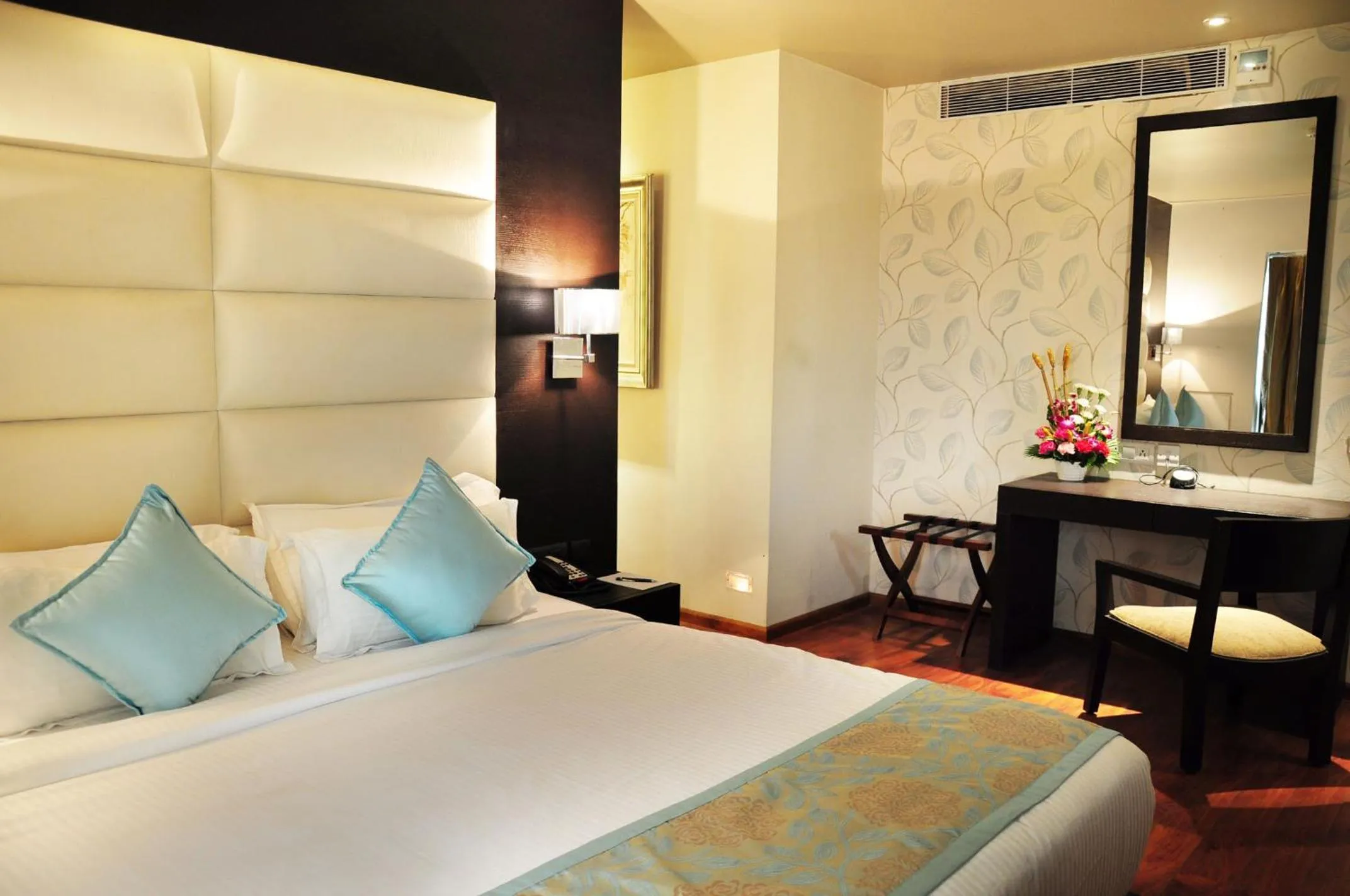 Bedroom, Bed in Hotel Senses