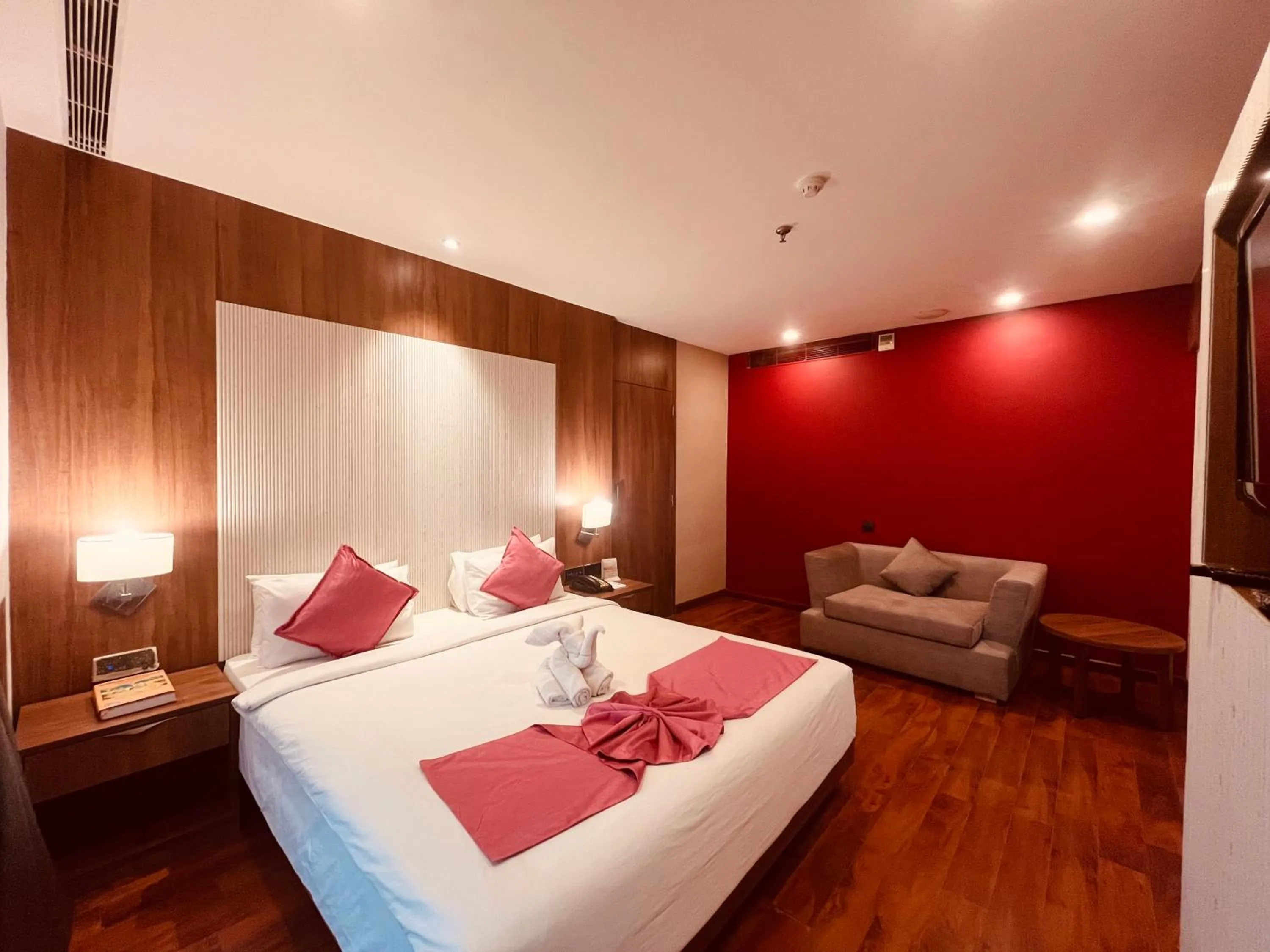 Bedroom, Bed in Hotel Senses