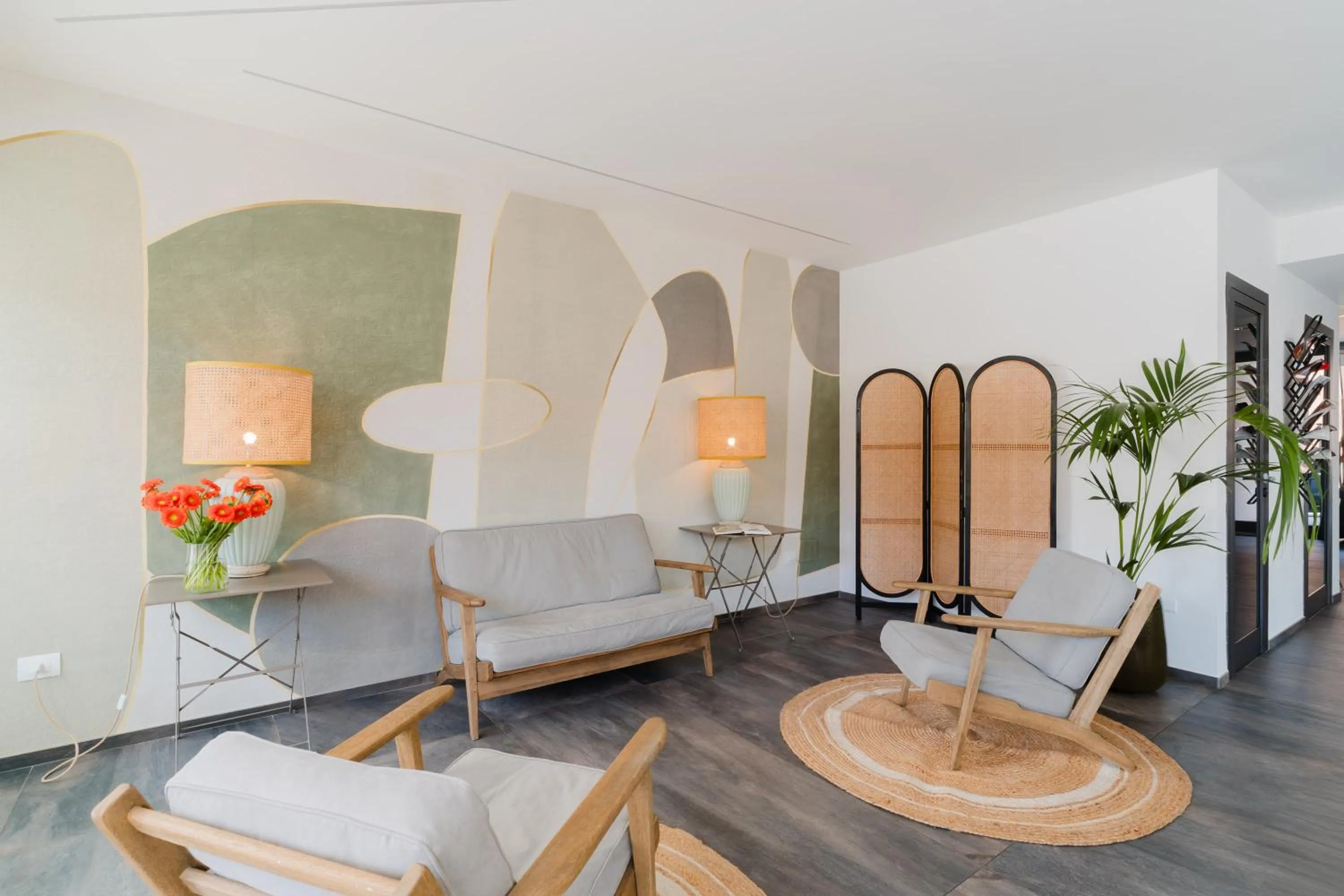 Seating area in Glass House - Smart Rooms & Parking